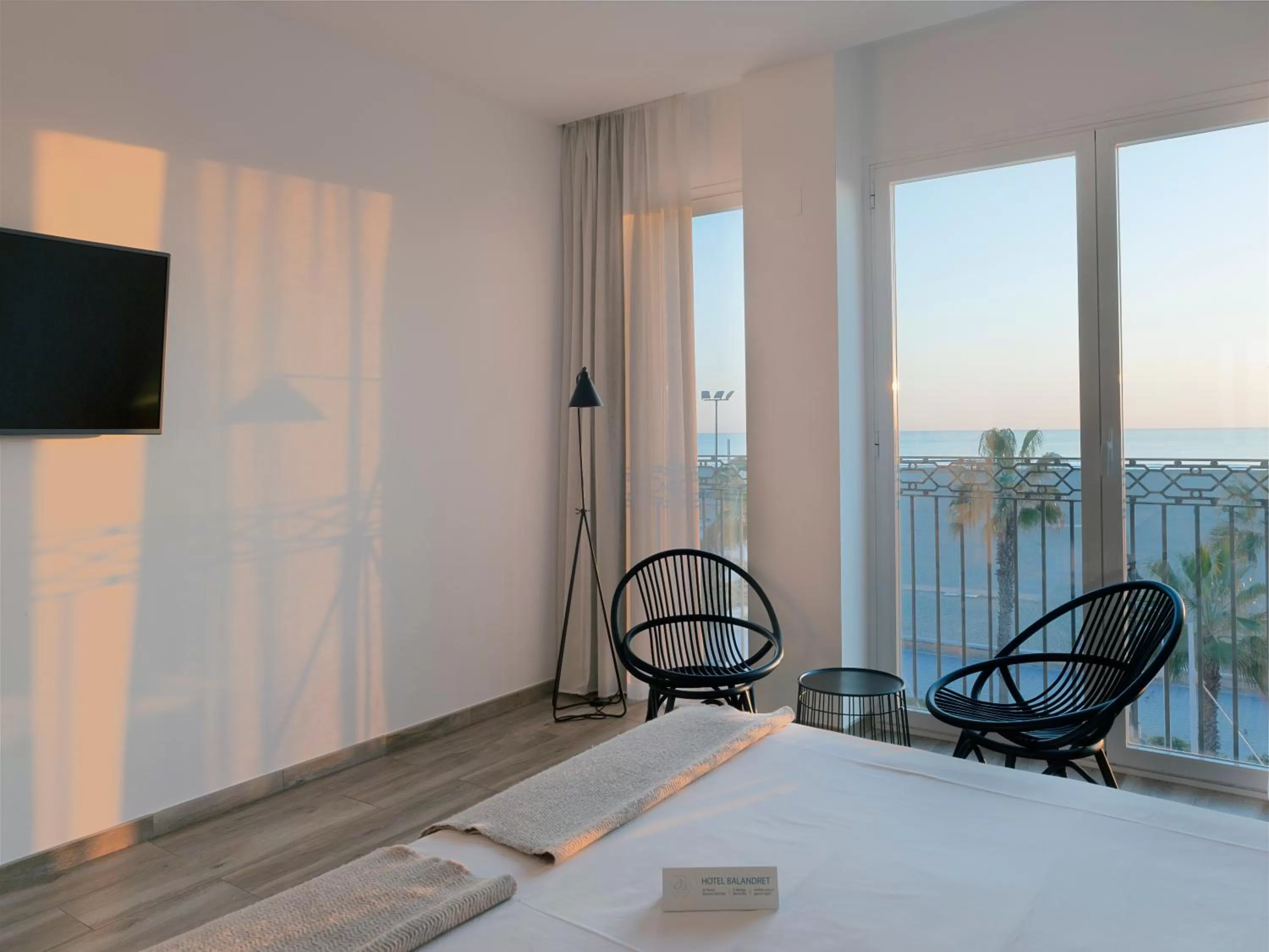 Sunset, Bed in Hotel Boutique Balandret