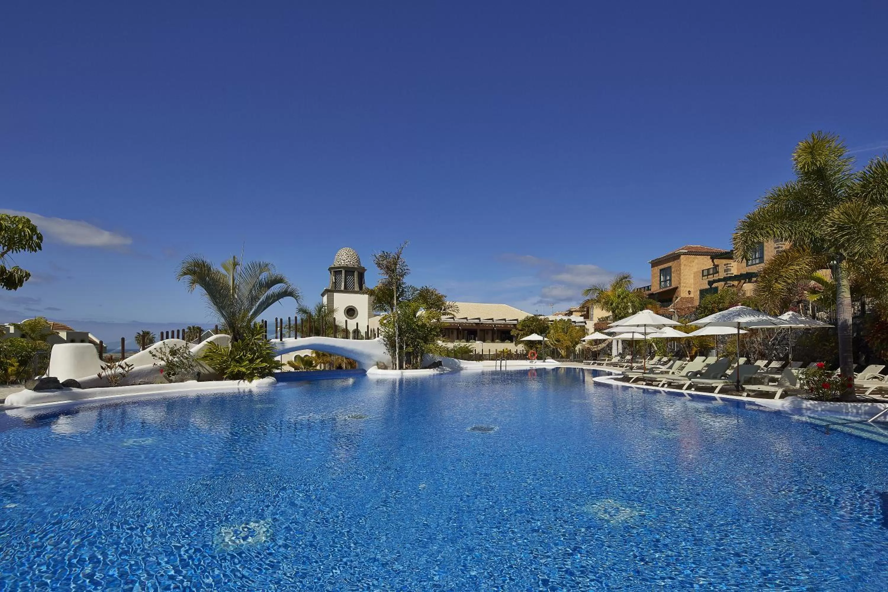 Swimming pool in Hotel Suite Villa Maria