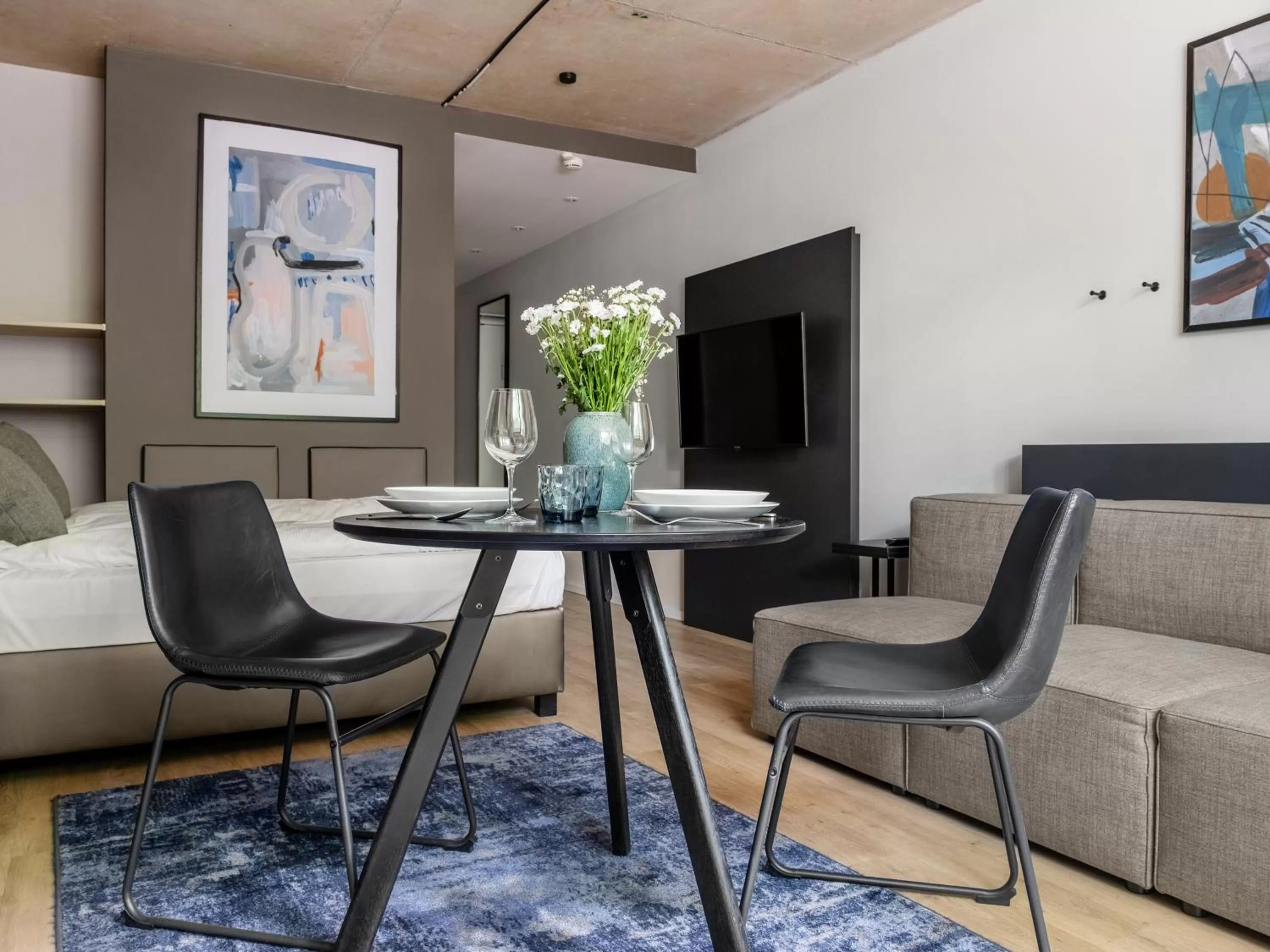 Dining area in Numa Munich Stark