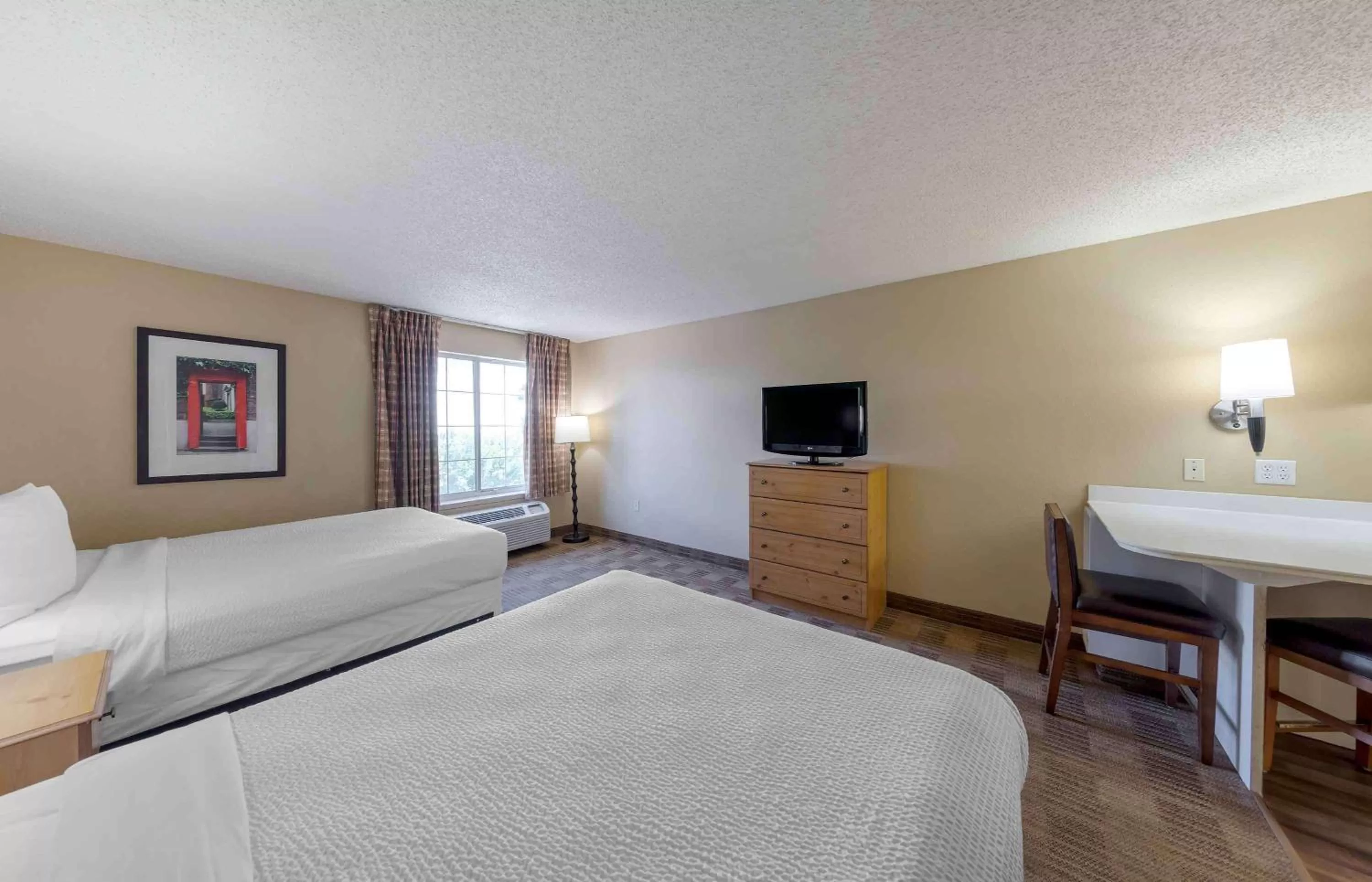 Bedroom, Bed in Extended Stay America Suites - Los Angeles - Glendale