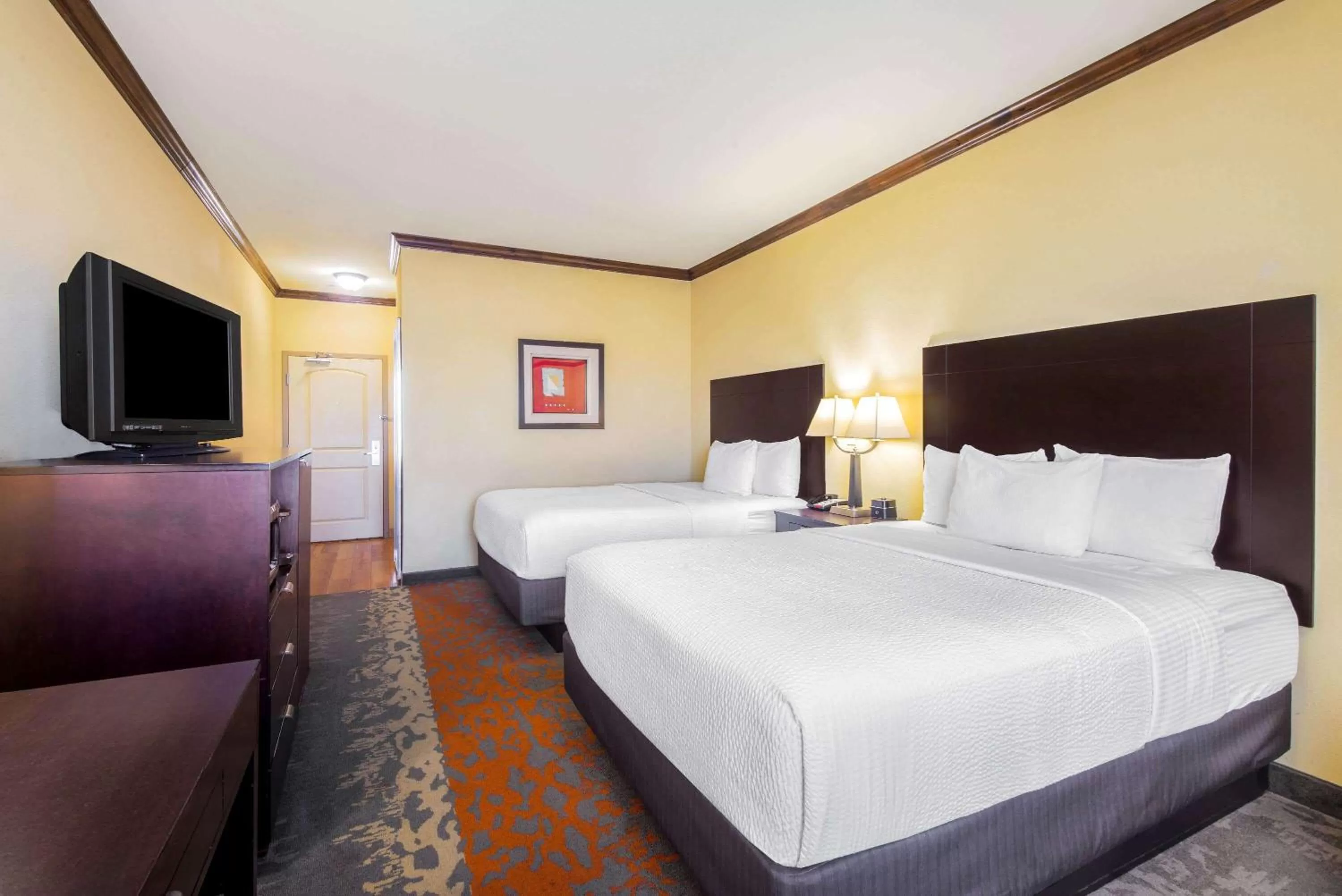 Photo of the whole room, Bed in La Quinta by Wyndham Eastland