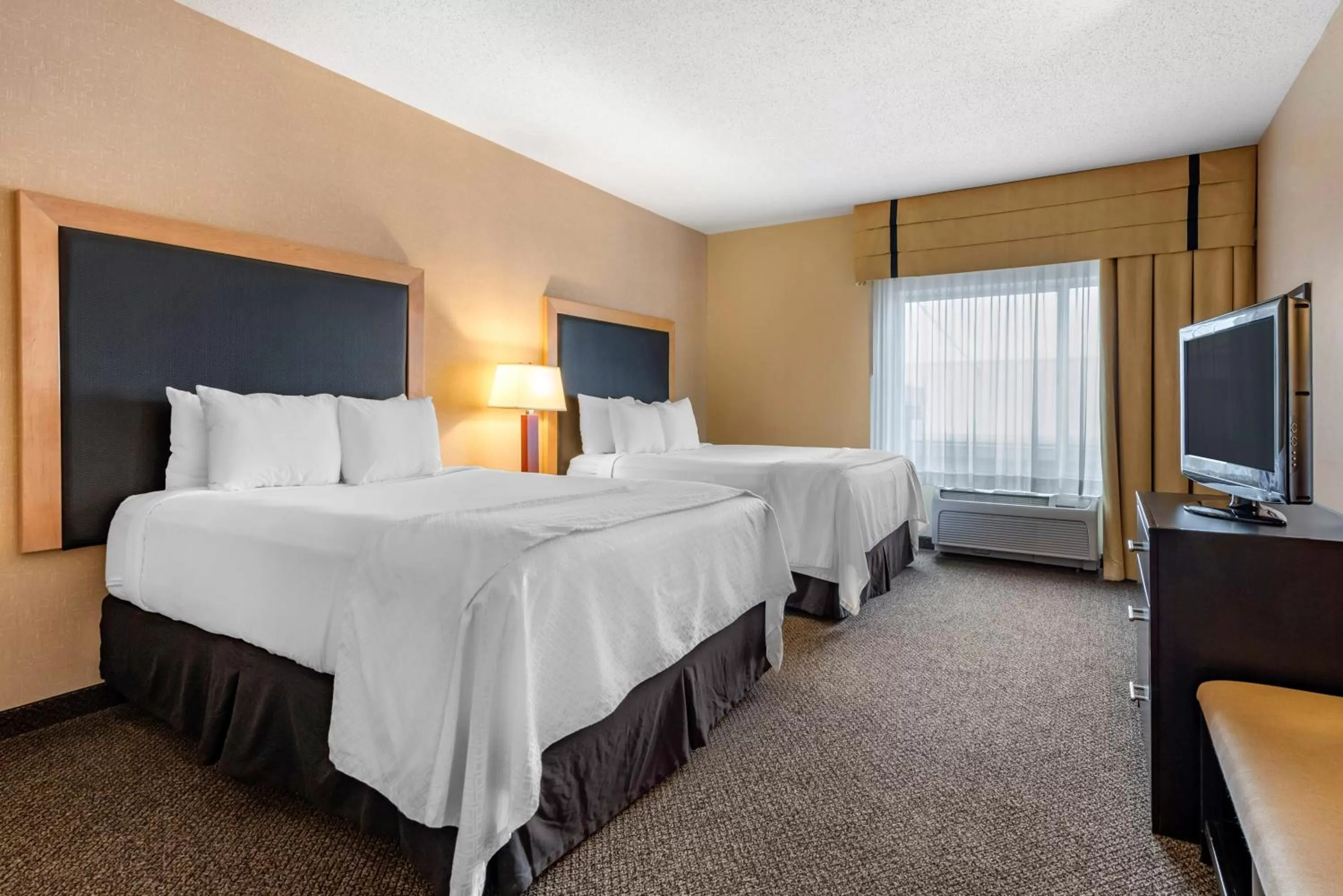 Bed in Wyndham Noblesville
