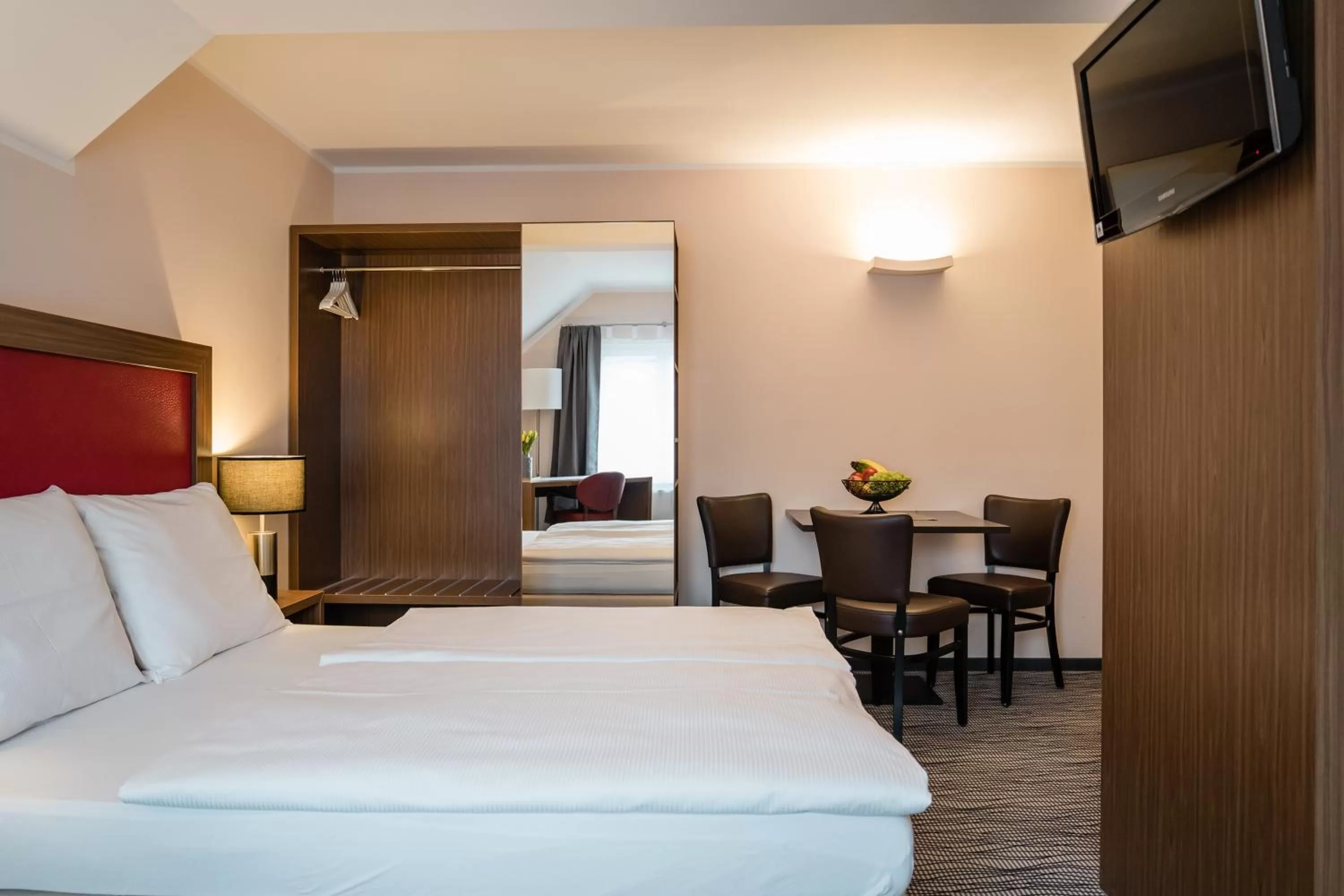 TV and multimedia in Point Hotel Apartments and Rooms