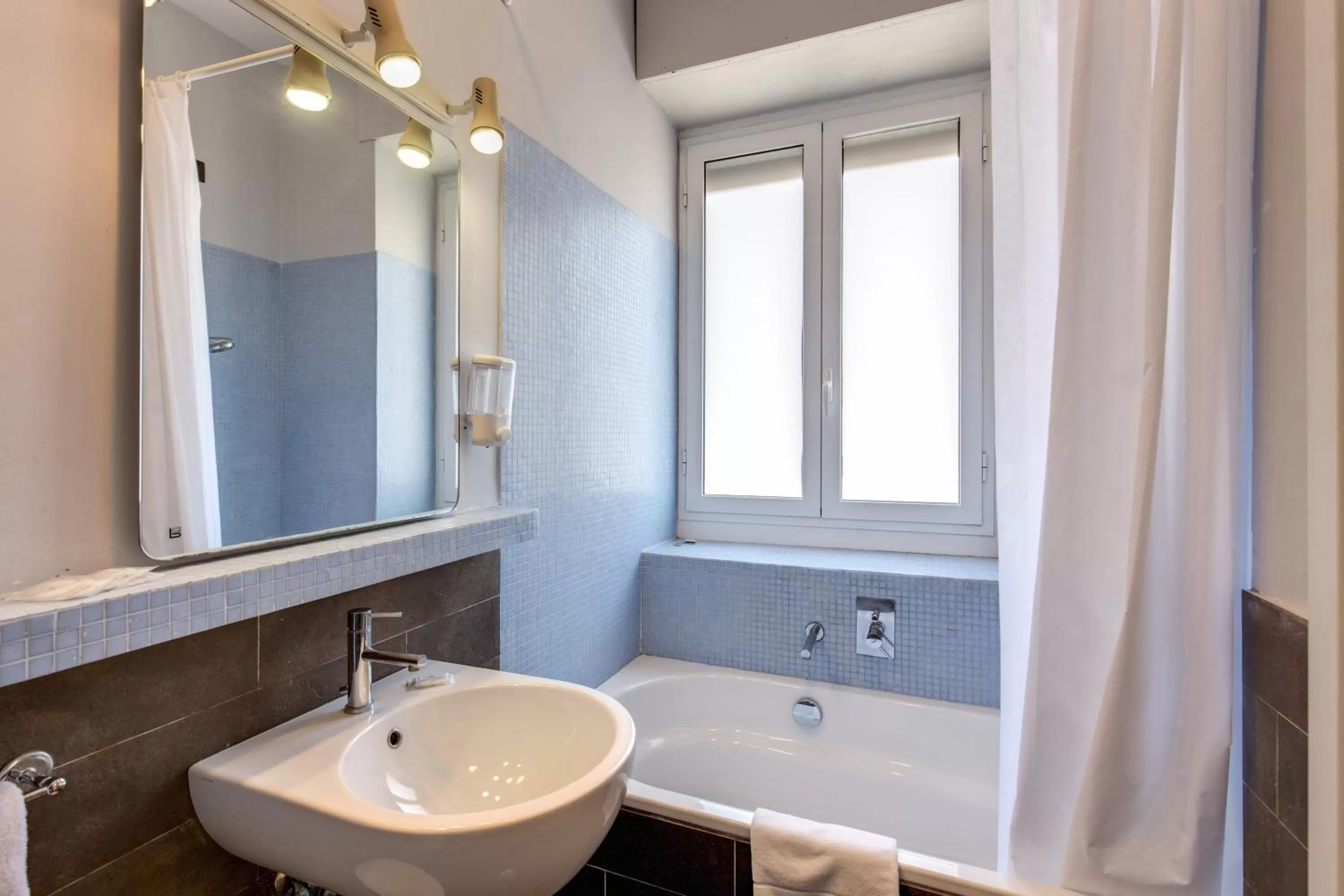 Bathroom in Hotel King