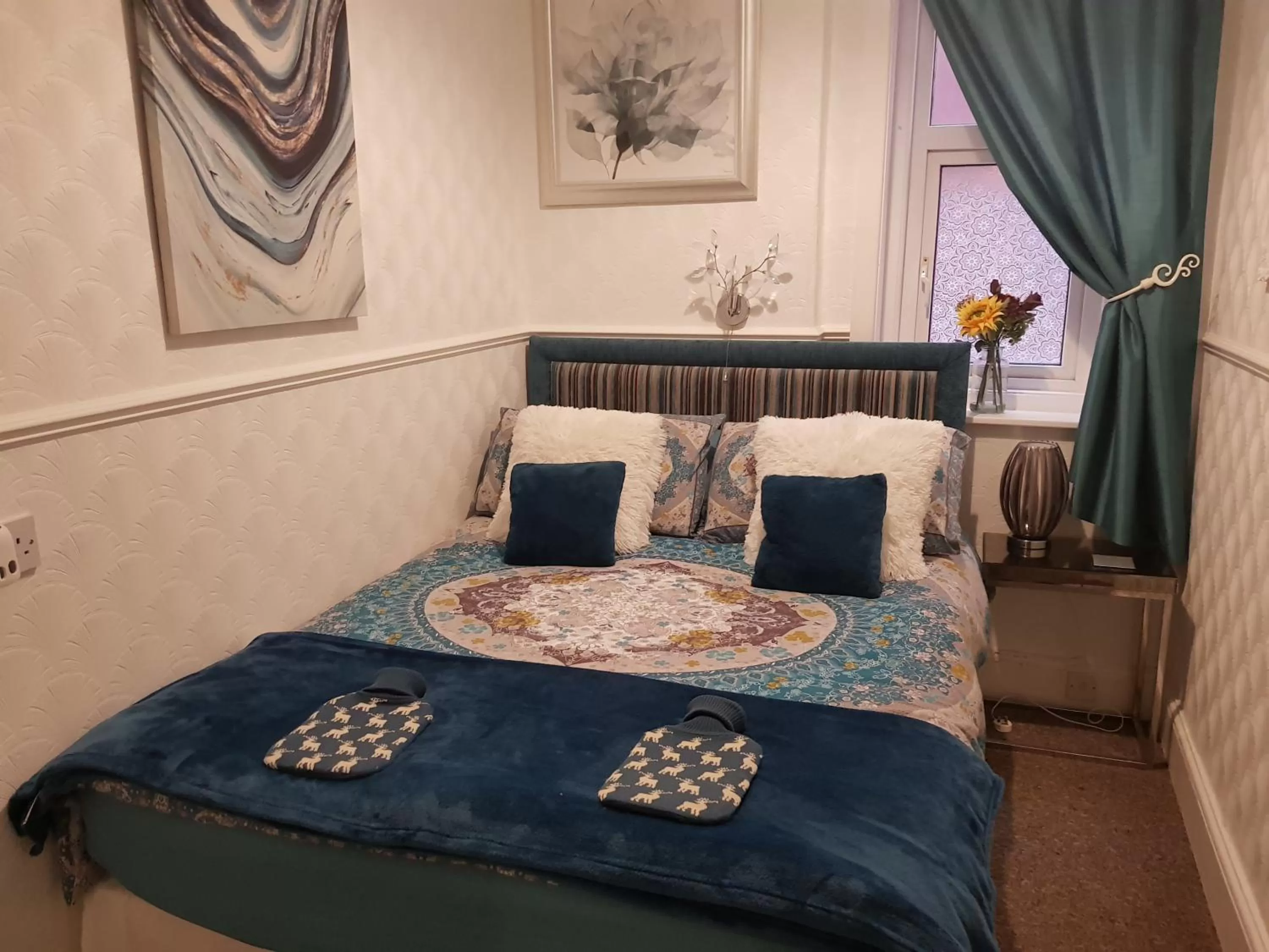 Double Room with Private Bathroom in Mayfair Hotel