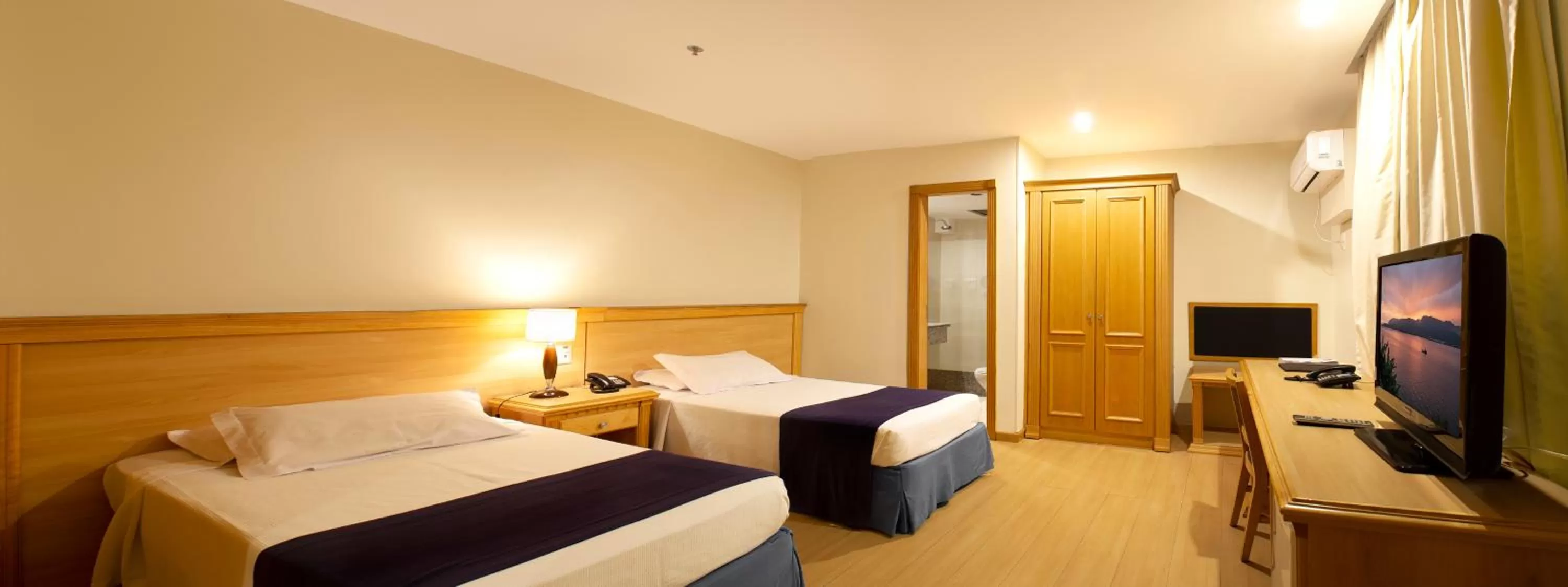 Bedroom, Bed in Mar Palace Copacabana Hotel