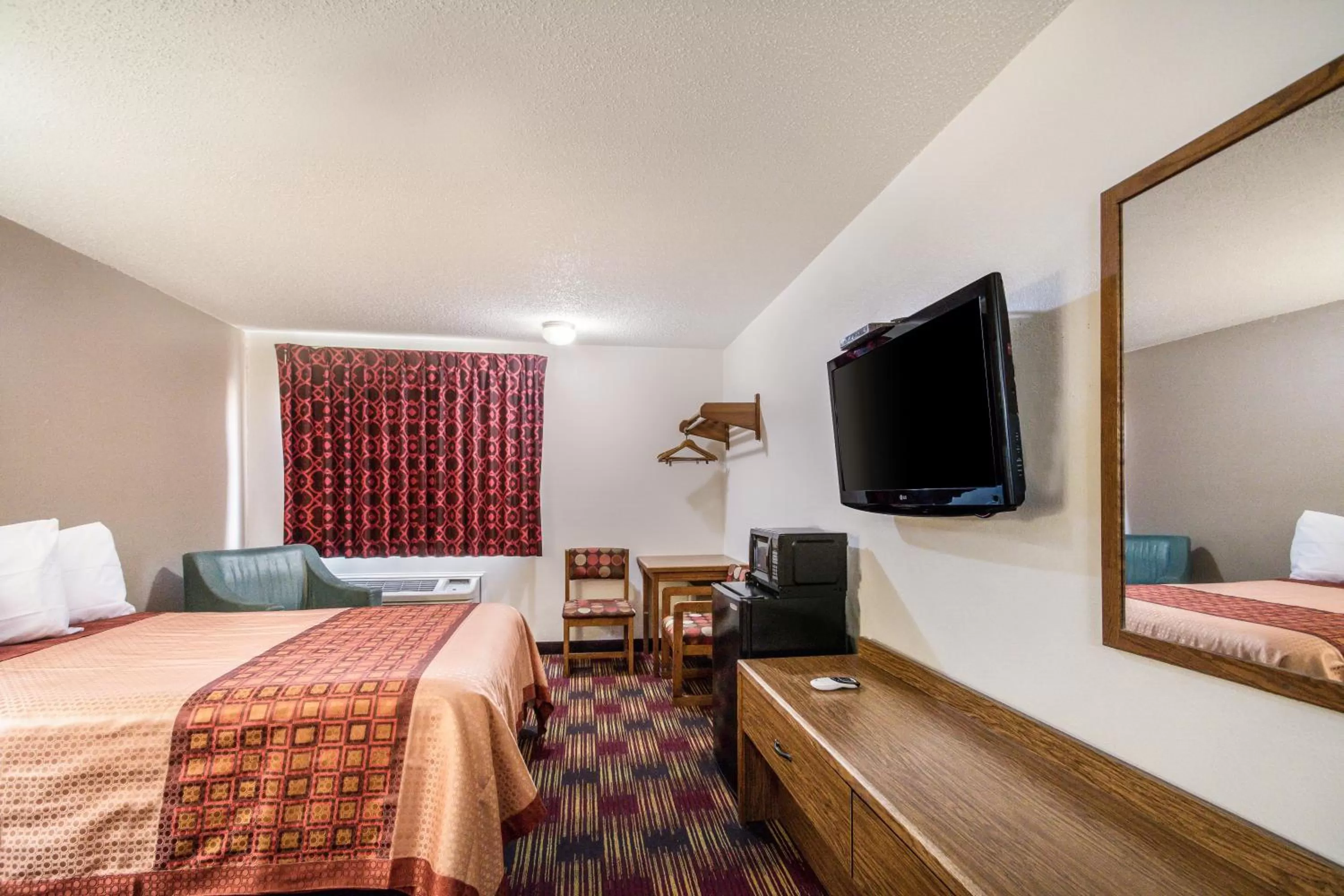 Bed in Americas Best Value Inn & Suites Harrisonville