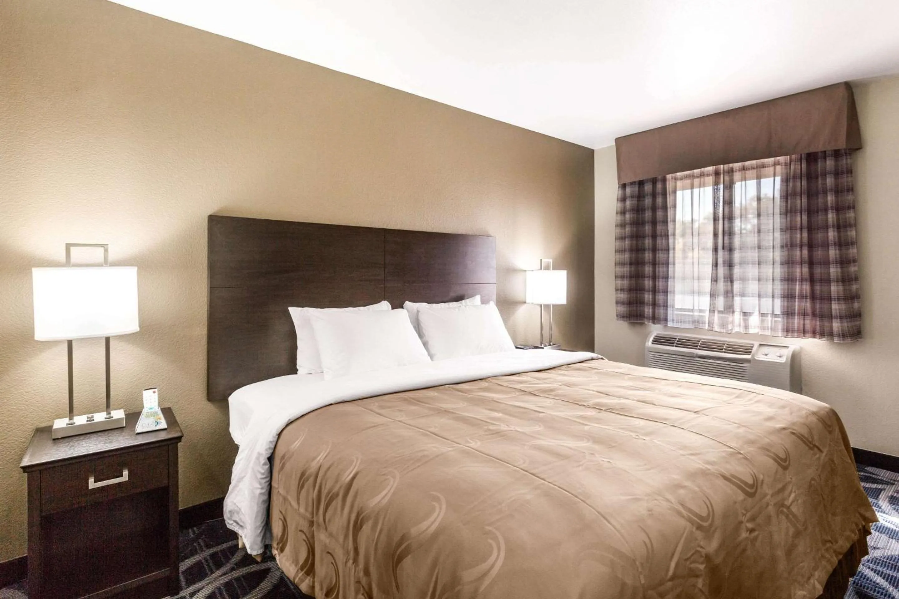 Photo of the whole room, Bed in Quality Inn Salt Lake City Downtown