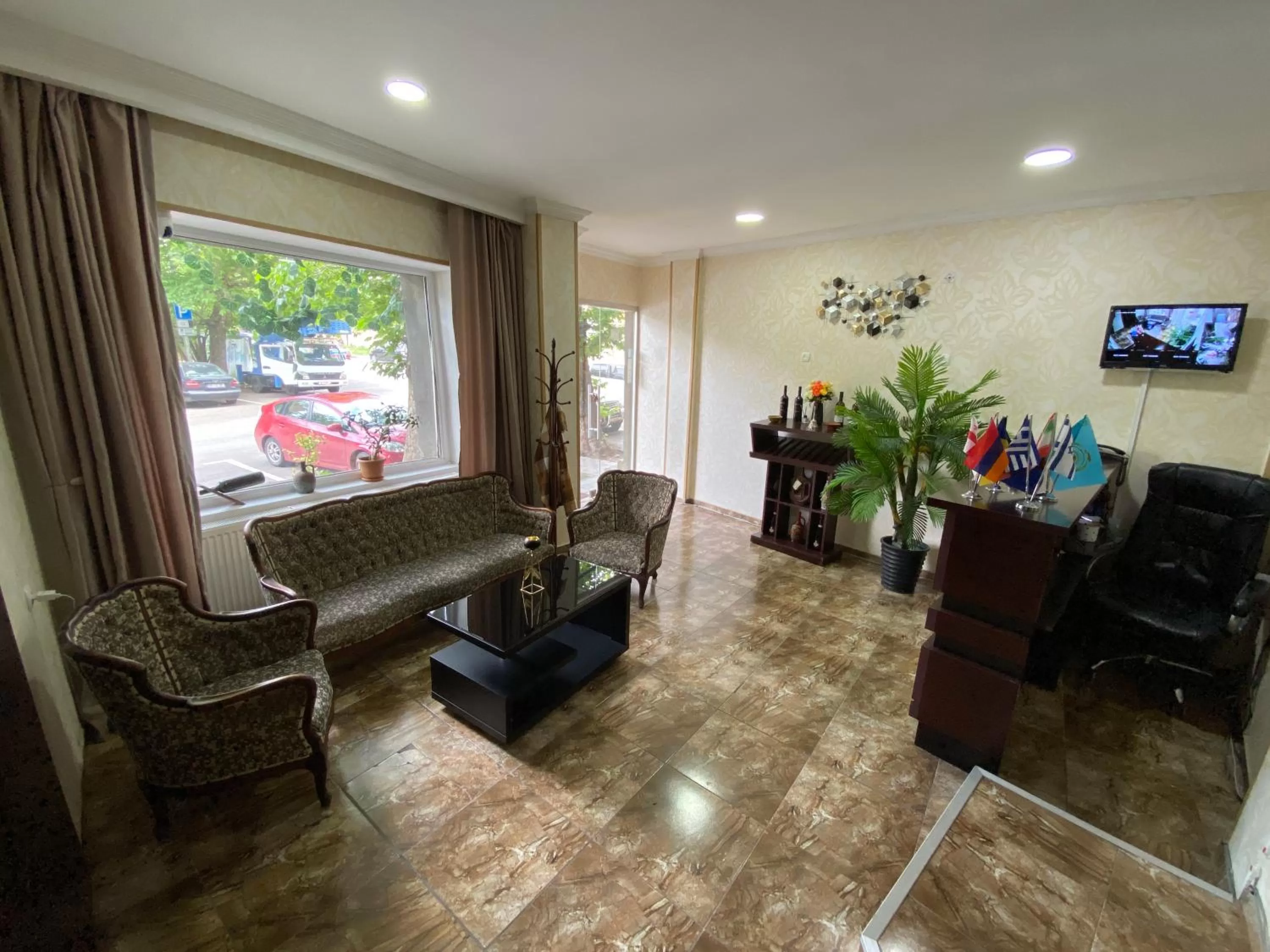 Communal lounge/ TV room in Hotel Shalimar