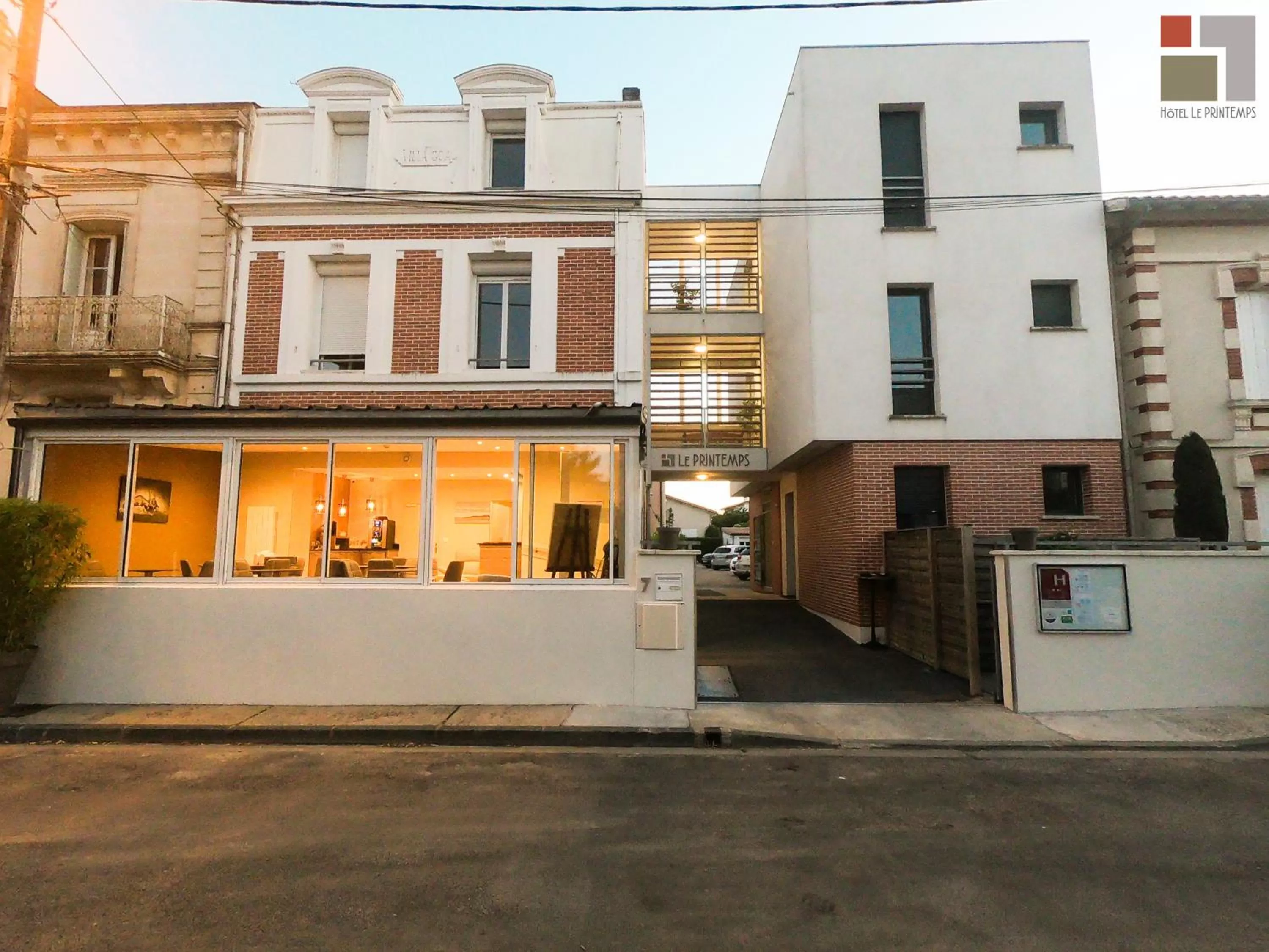 Facade/entrance in Hôtel Le Printemps