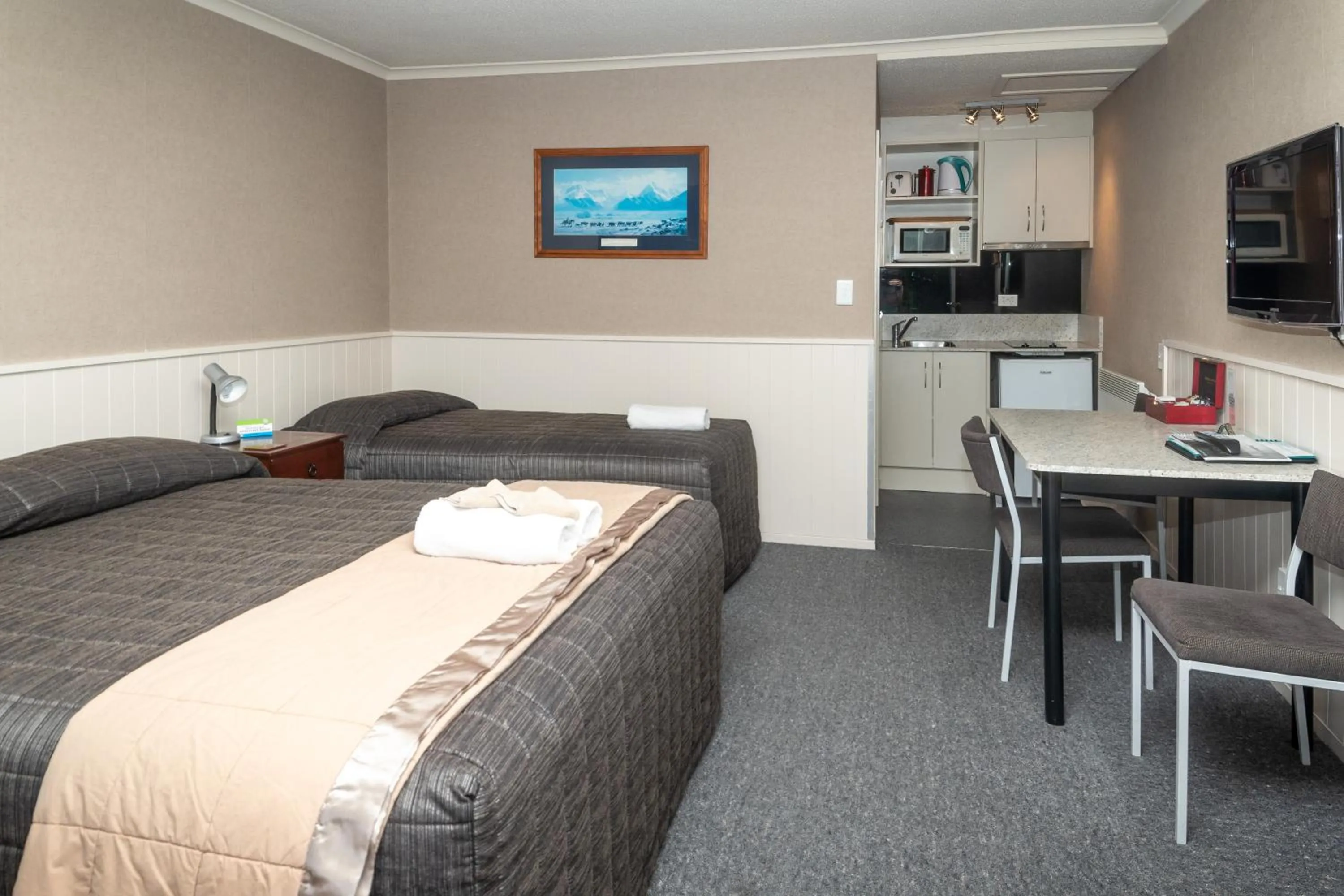 Photo of the whole room, Bed in Te Anau Top 10 Holiday Park and Motels