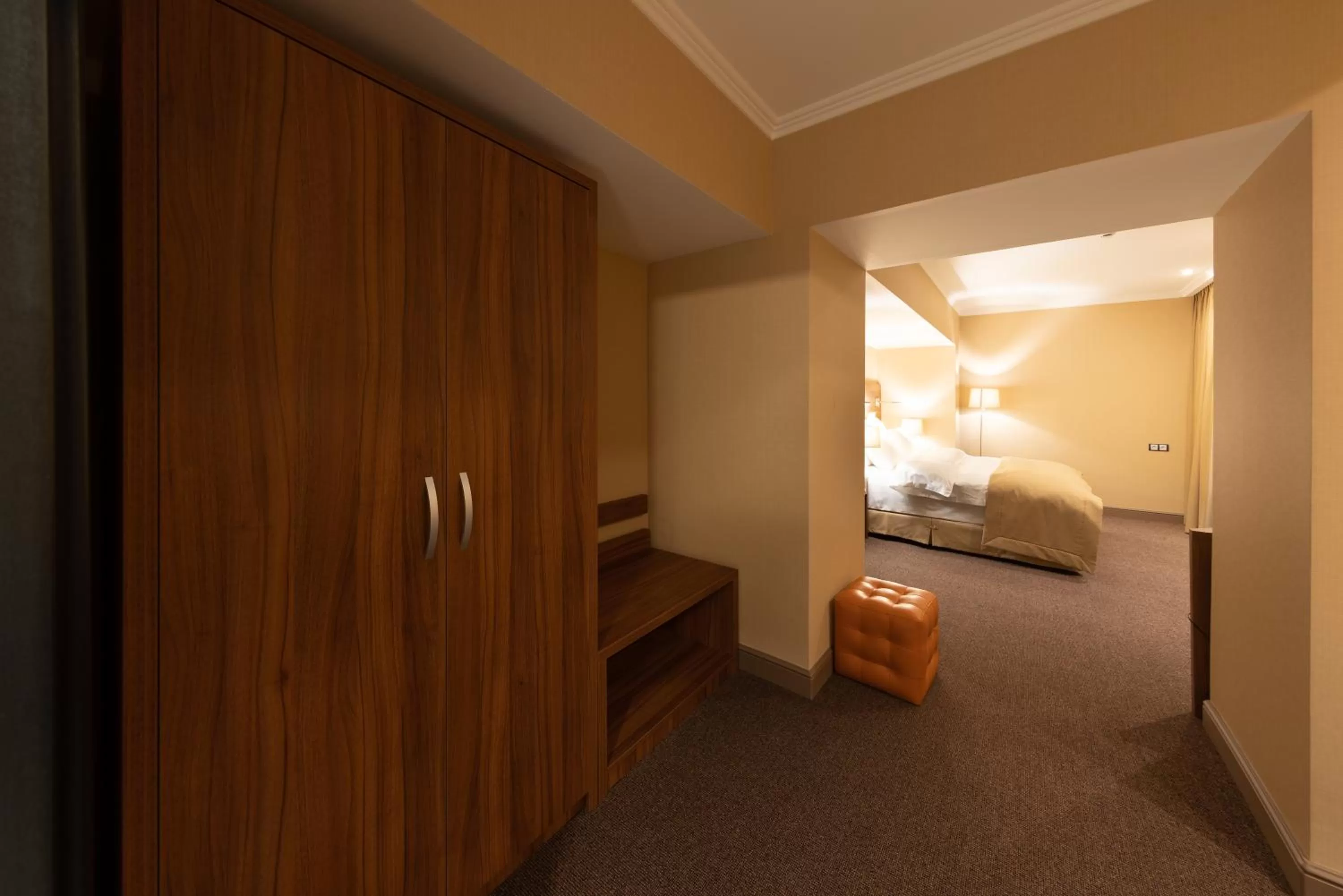 Photo of the whole room, Bed in Daria Suite