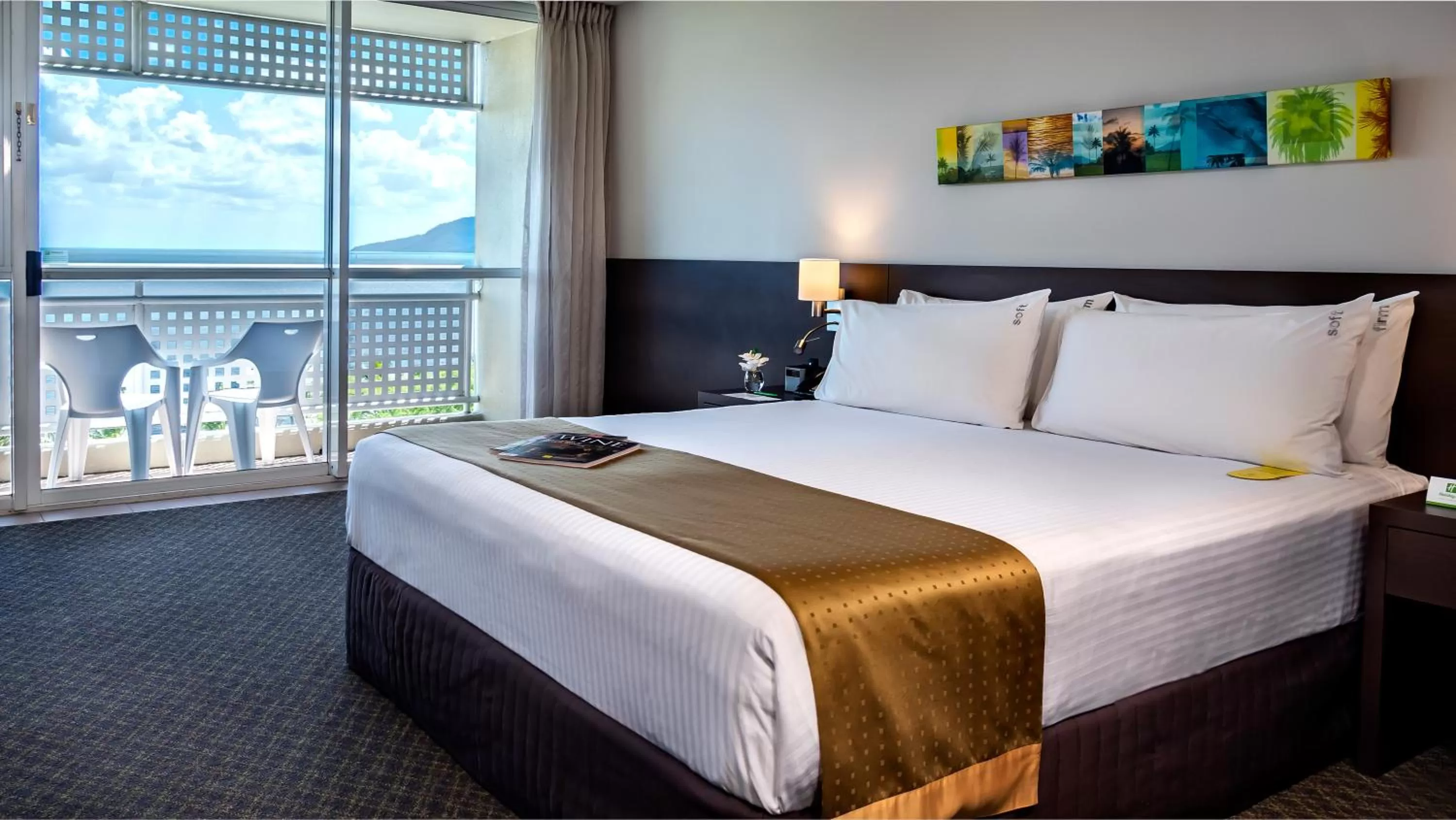 Bedroom, Bed in Cairns Harbourside Hotel