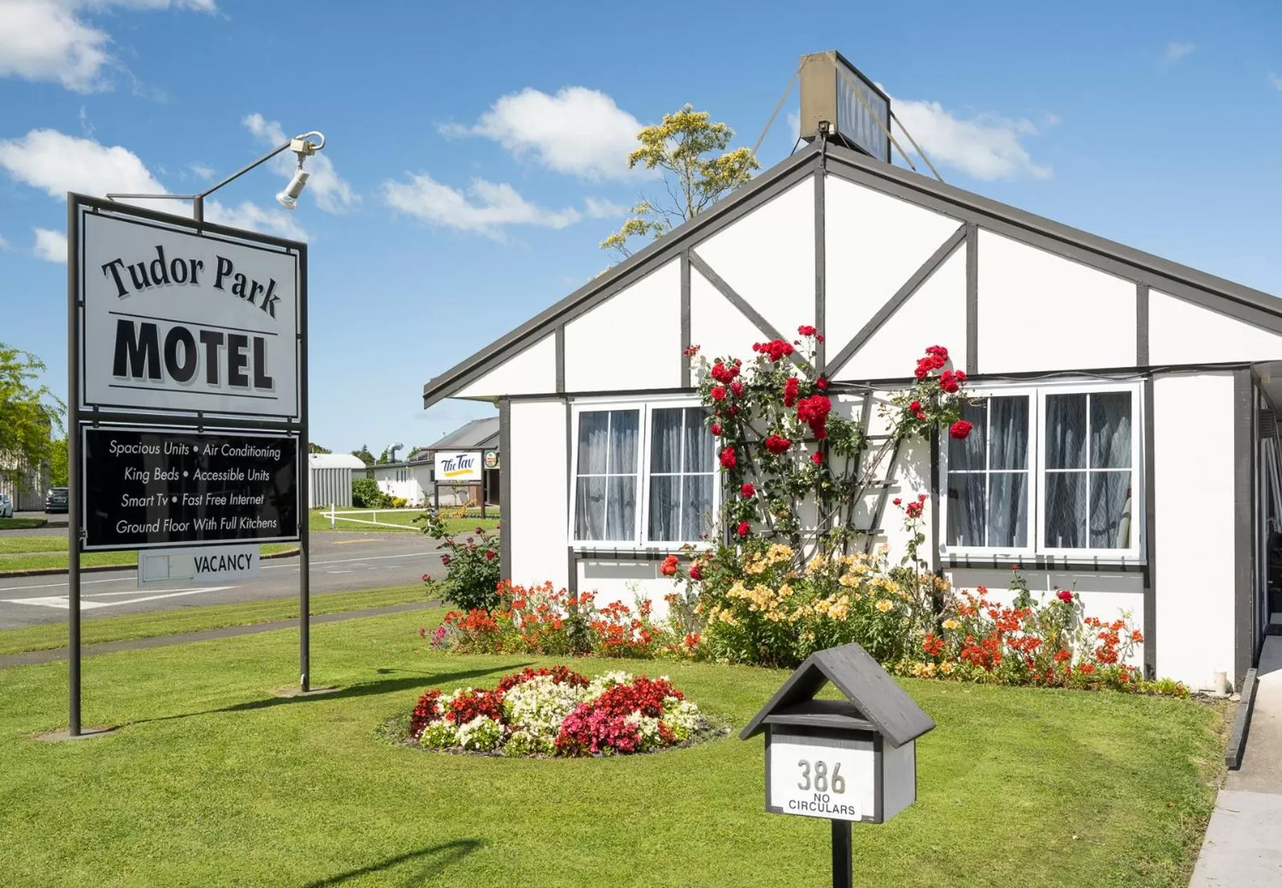 Property building in Tudor Park Motel Spacious with kitchens 1 minute walk to restaurant and shopping centre and Gisborne Hospital
