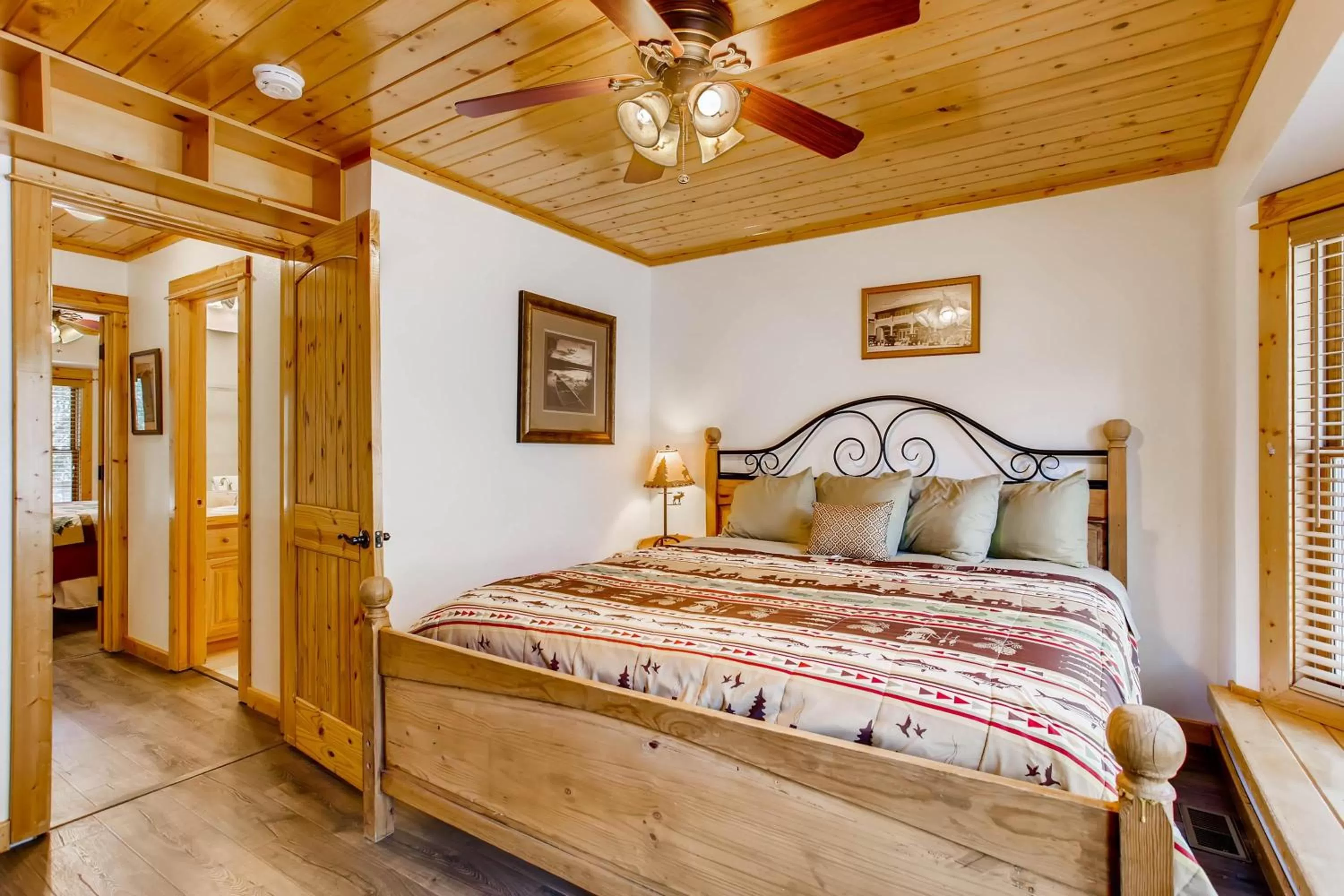 Bed in Estes Park Condos