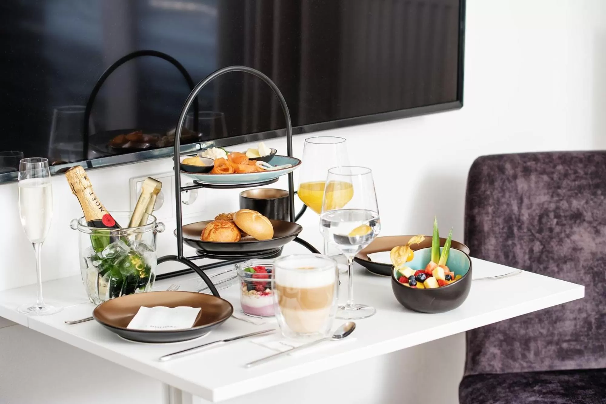 Breakfast, Food in Hotel 24 Checkin Velden