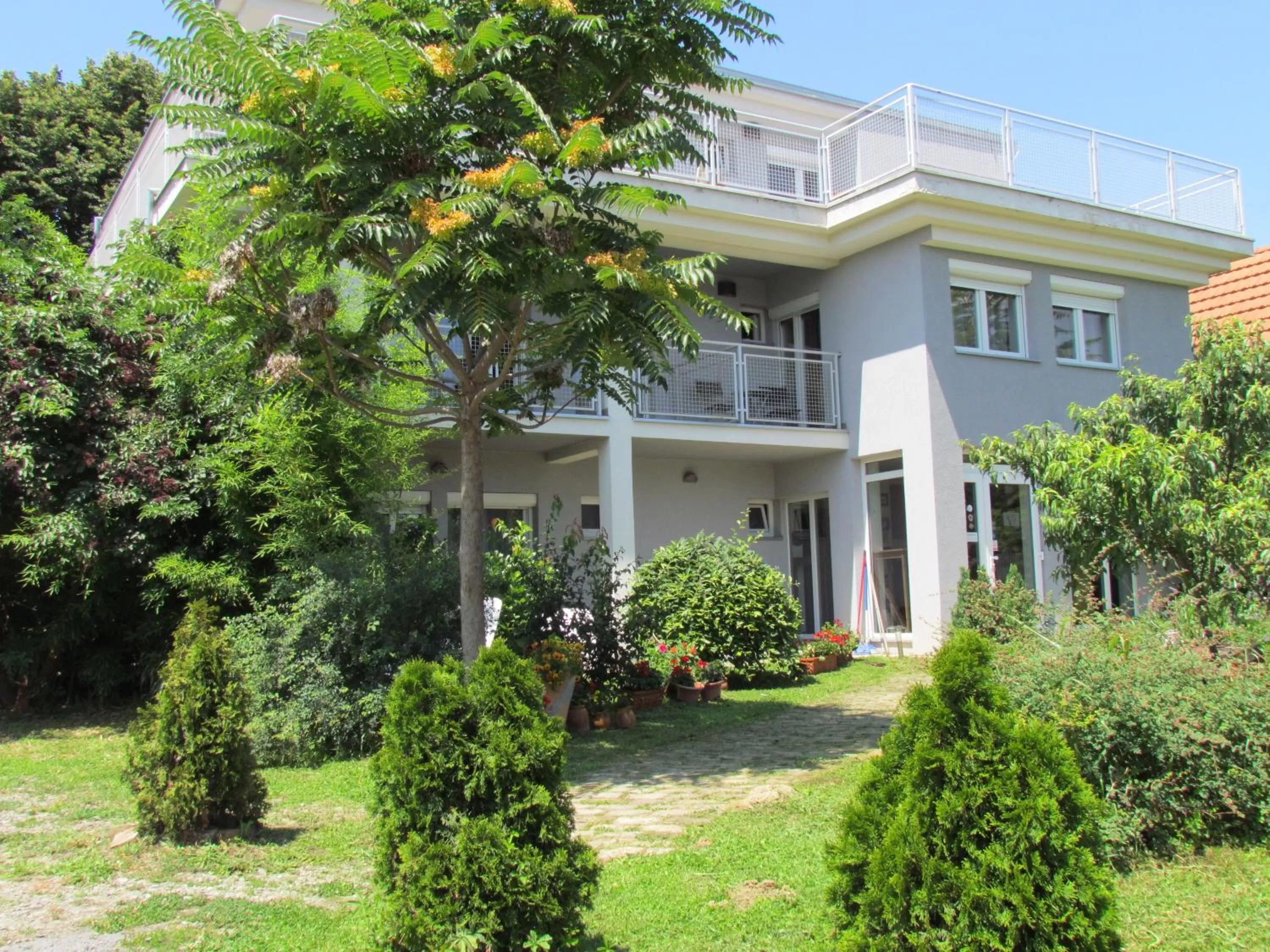 Neighbourhood, Property Building in Pansion Vila Vanda