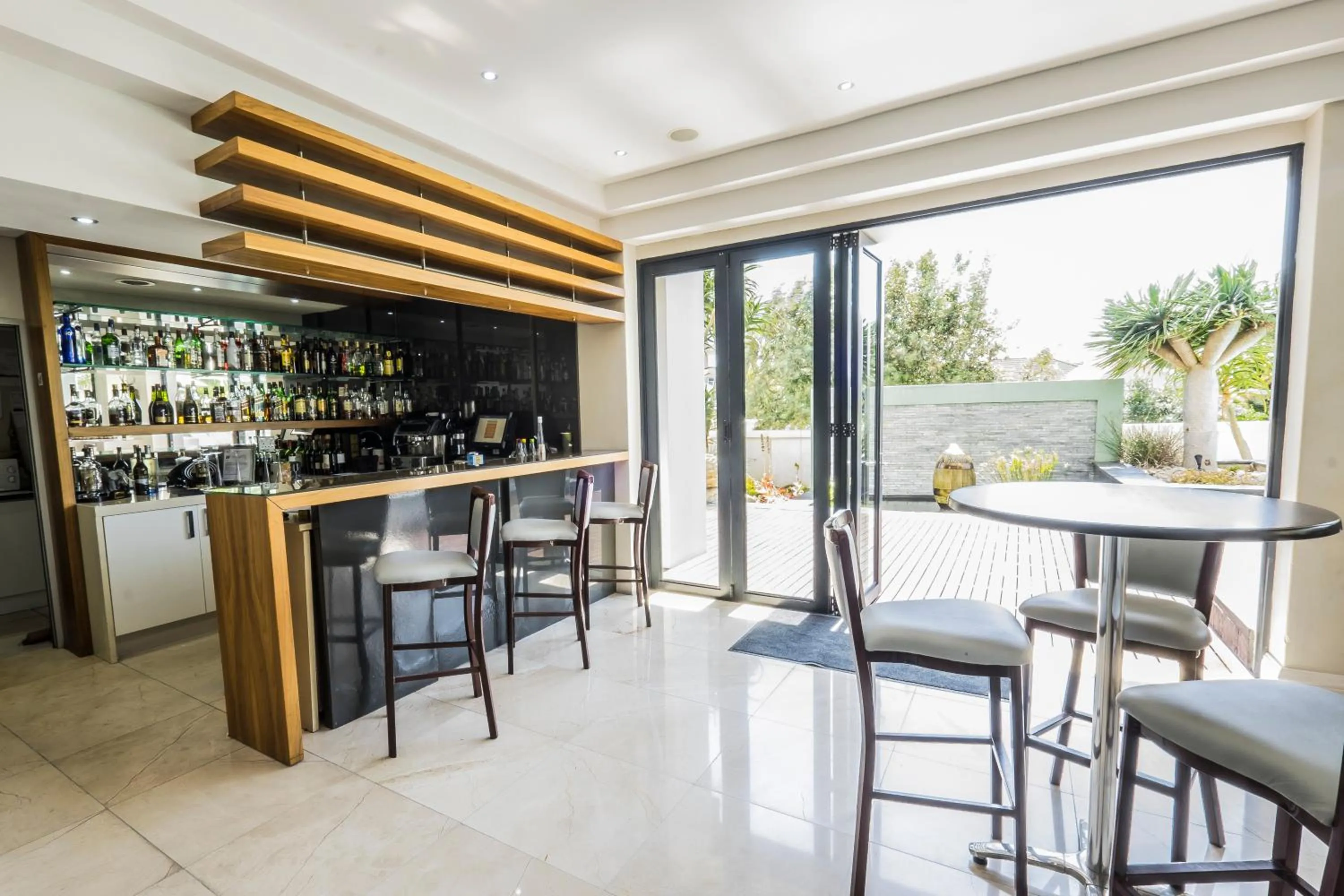 Lounge or bar in Isango Gate