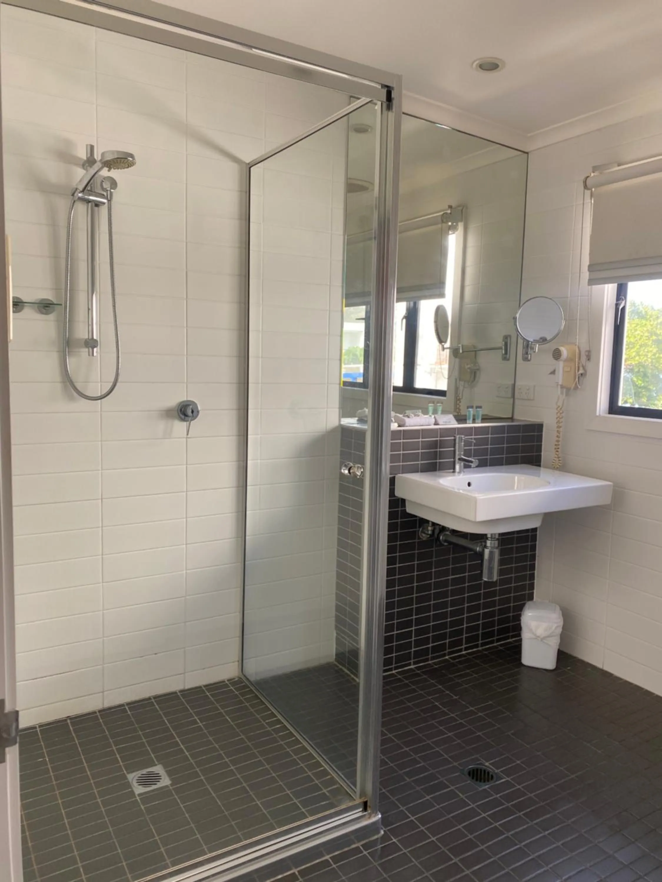 Bathroom in Shoredrive Motel