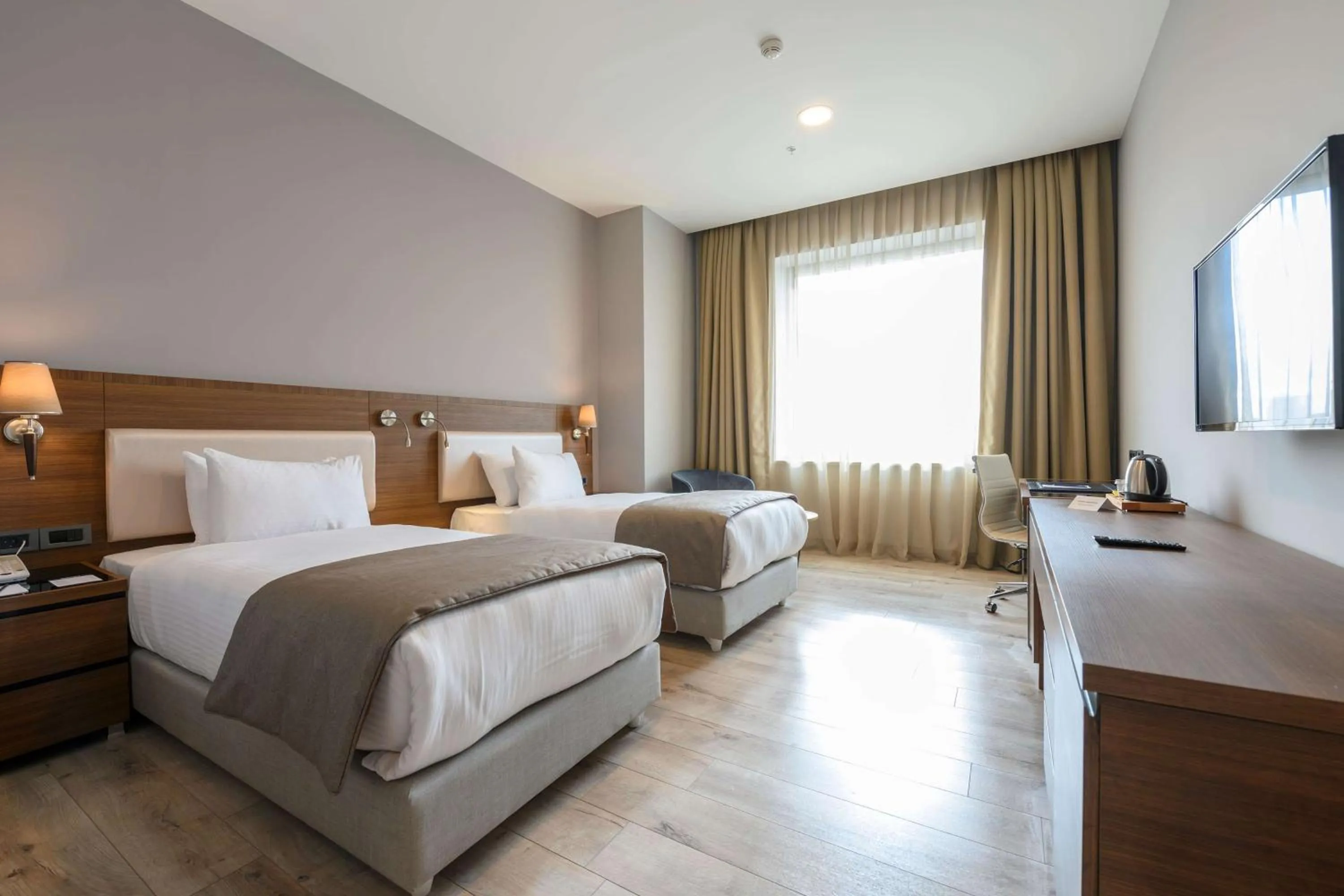 Photo of the whole room, Bed in La Quinta by Wyndham Istanbul Gunesli