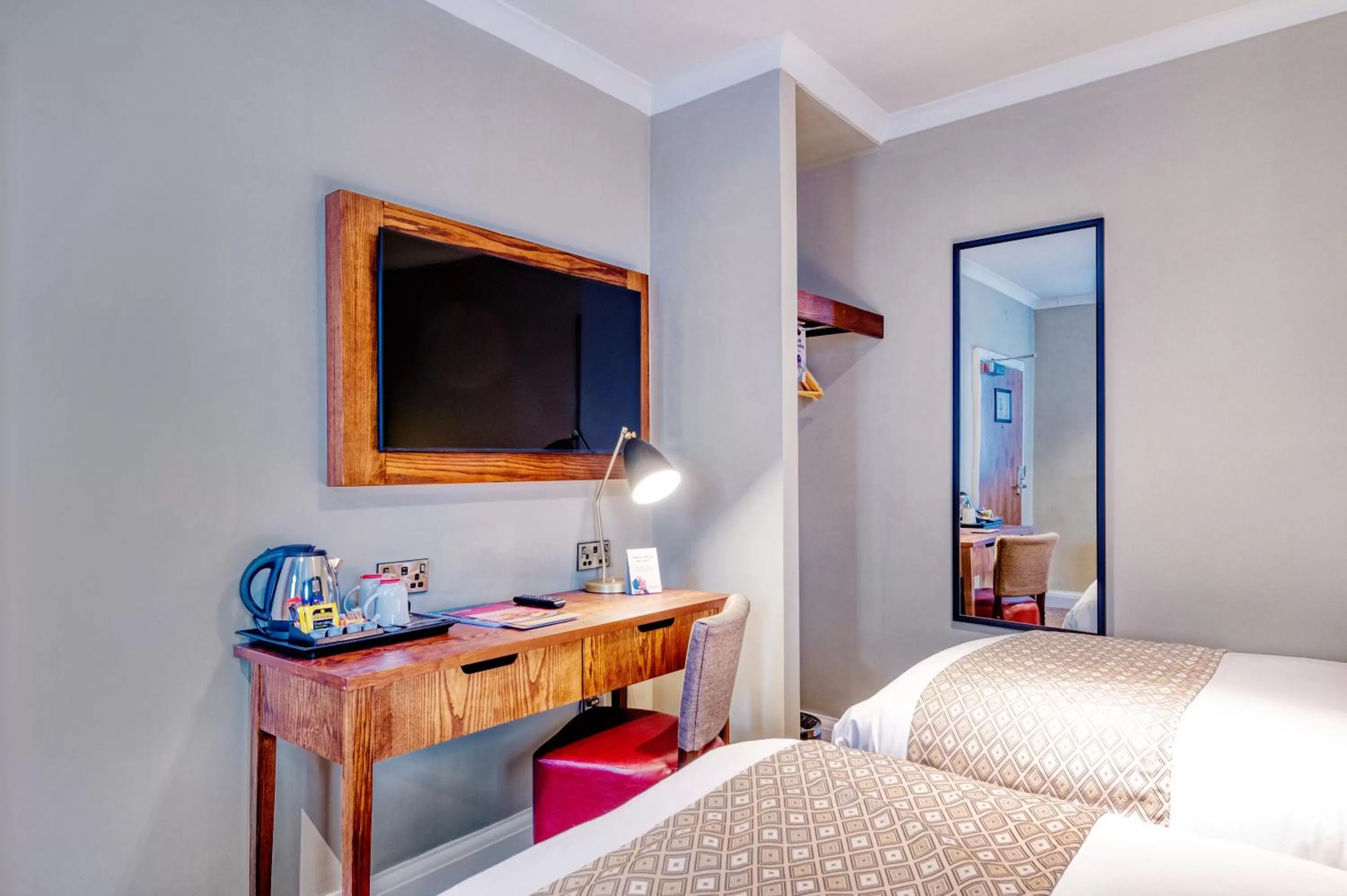 Bed in Toby Carvery Edinburgh West by Innkeeper's Collection