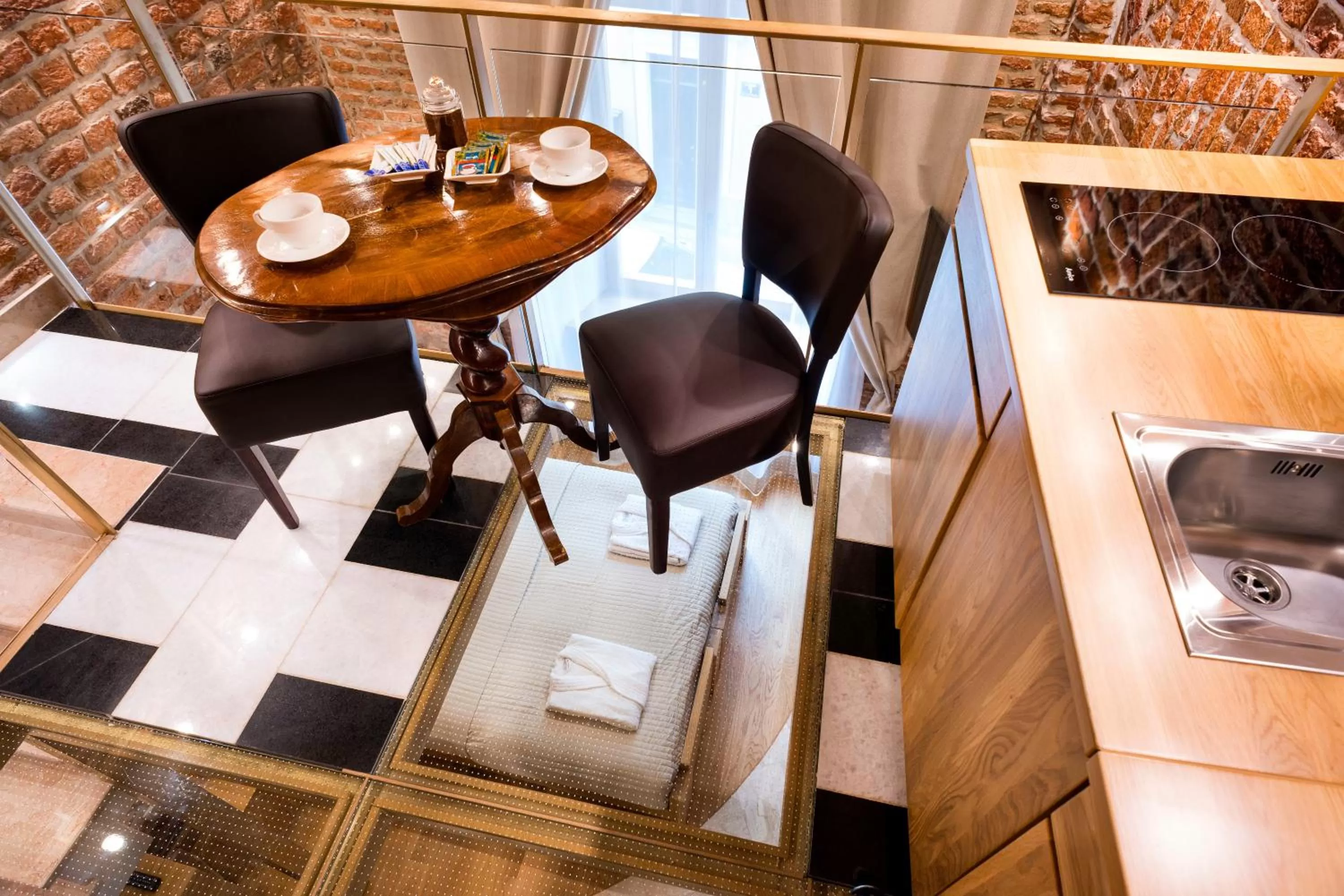 Coffee/tea facilities in Aparthotel Stare Miasto