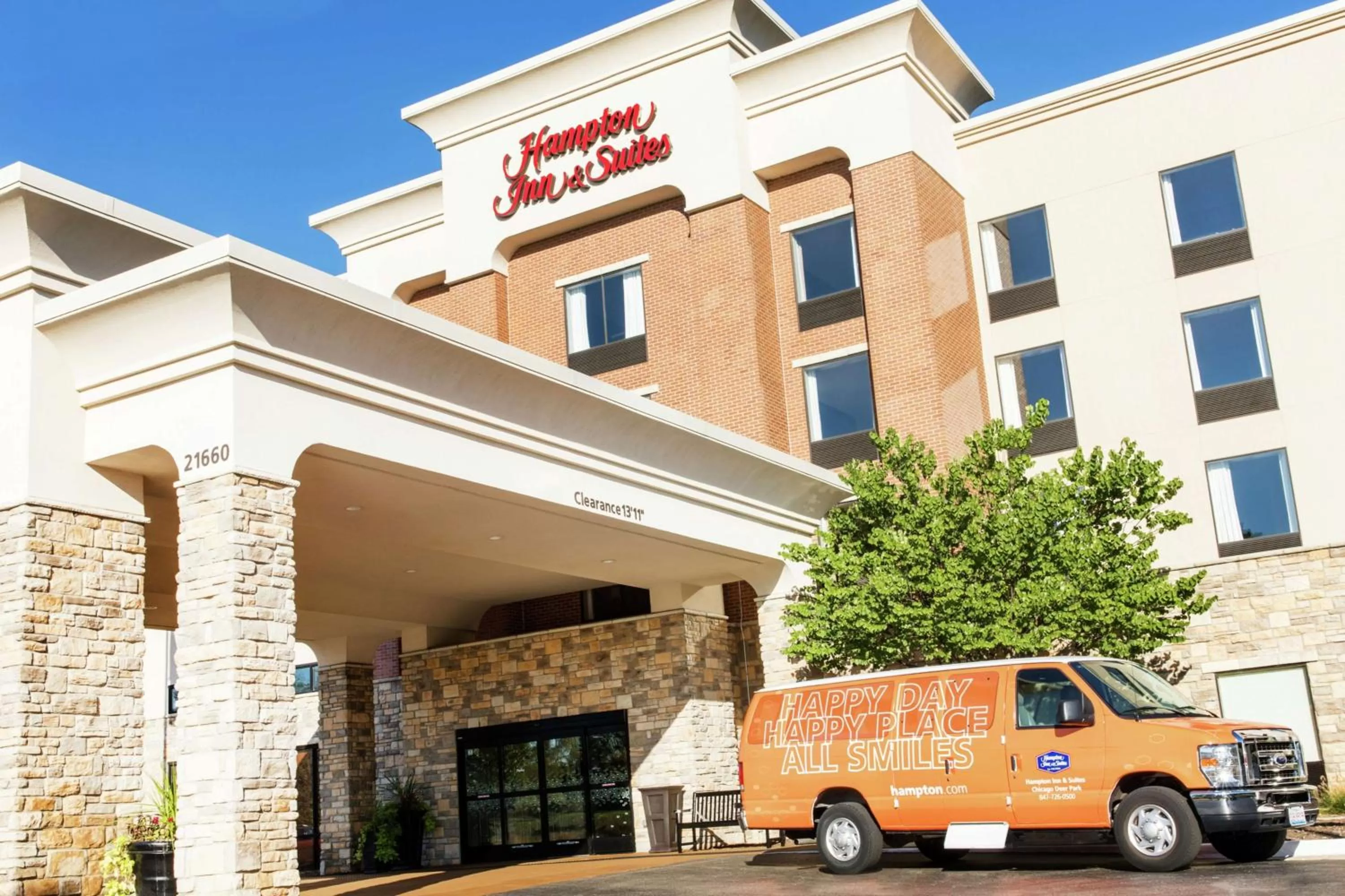Property building in Hampton Inn & Suites Chicago Deer Park