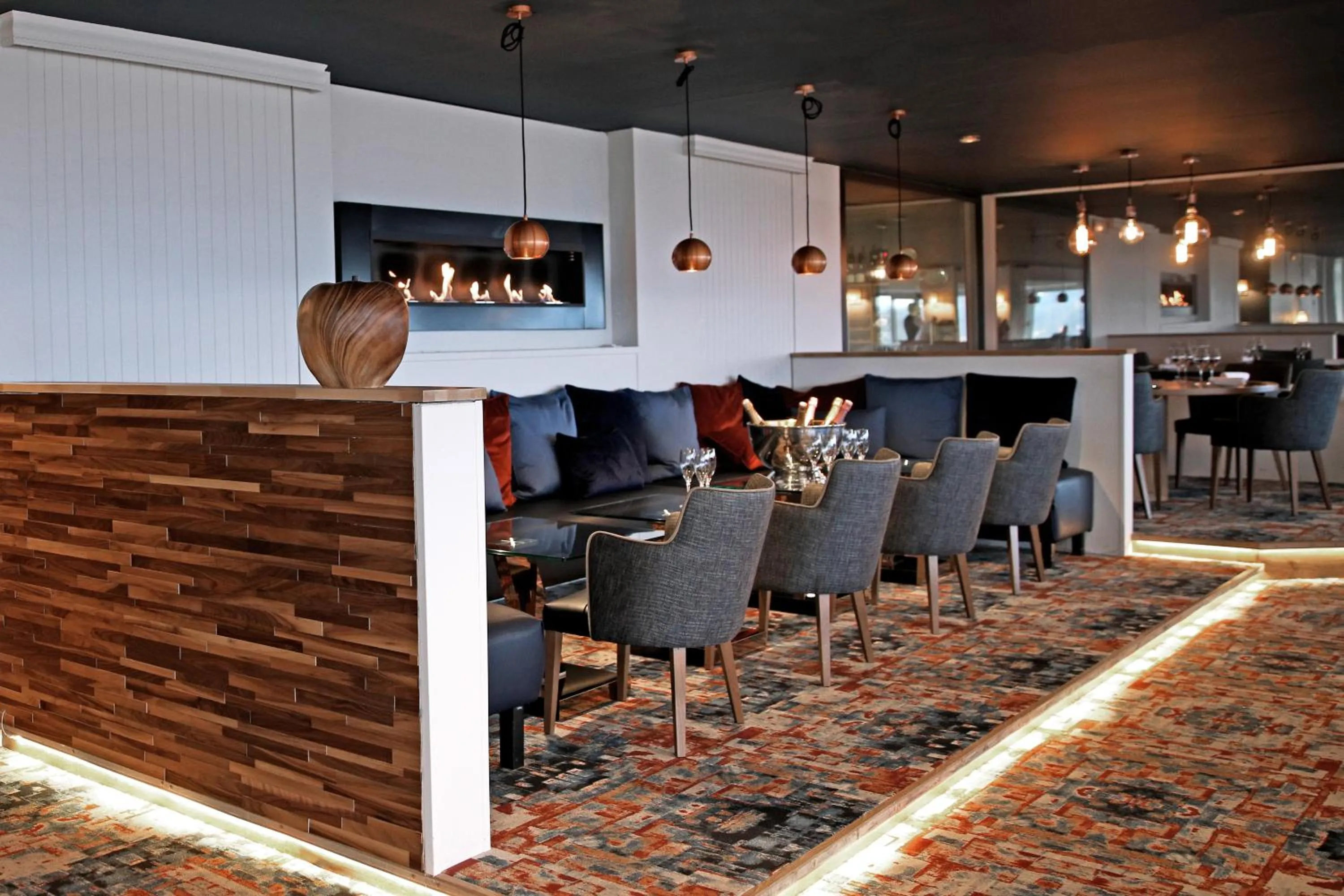 Restaurant/places to eat in Domaine De La Corniche