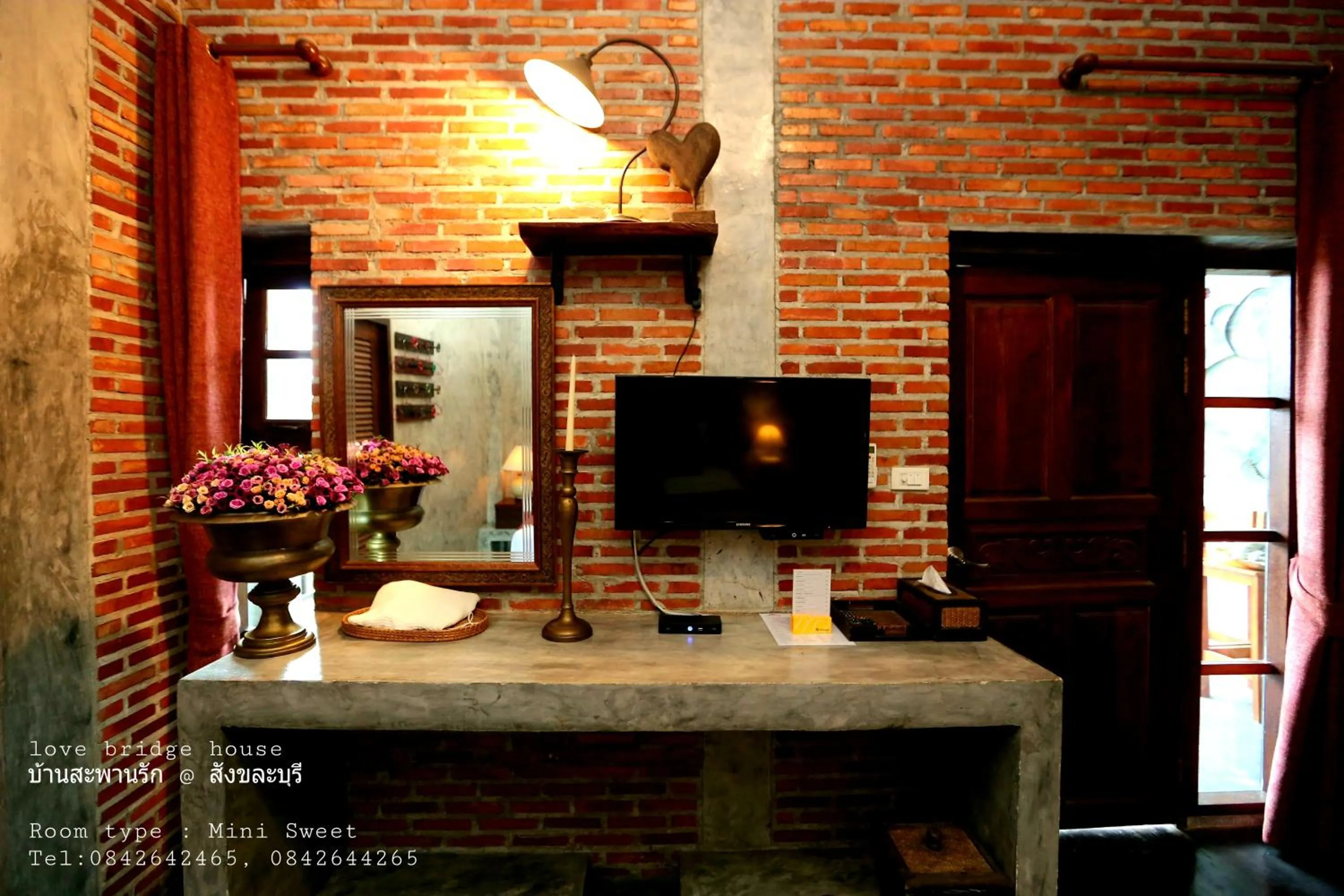 Love Bridge House บ้านสะพานรัก