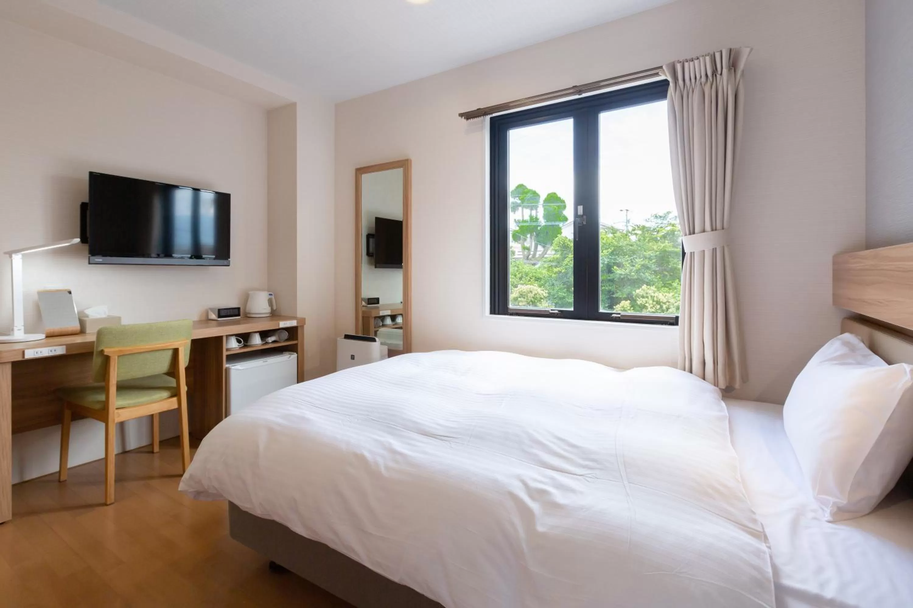 Photo of the whole room, Bed in fico HIJI