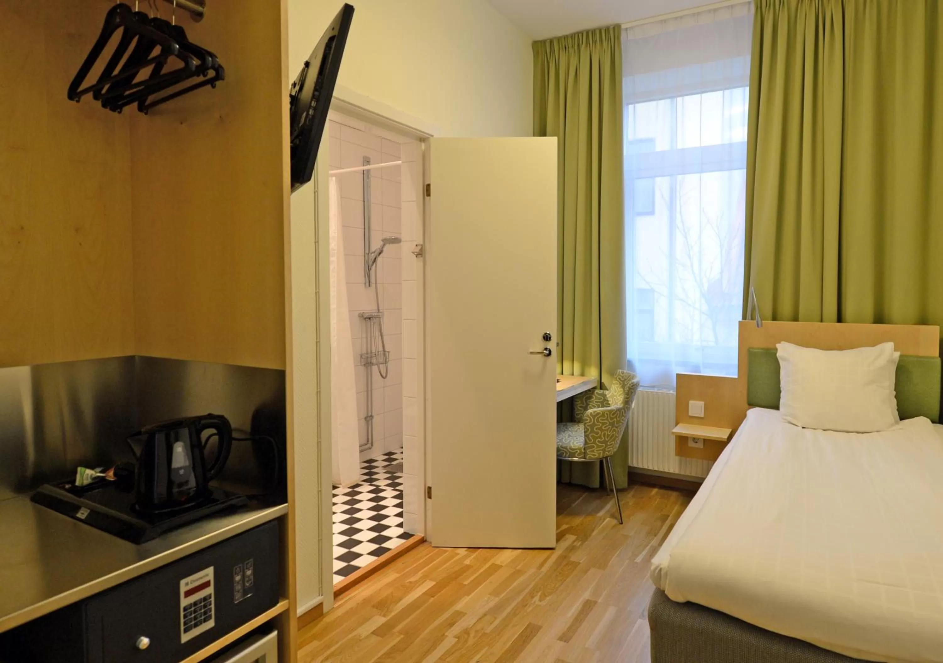 Photo of the whole room, Bed in Best Western Hotel Royal