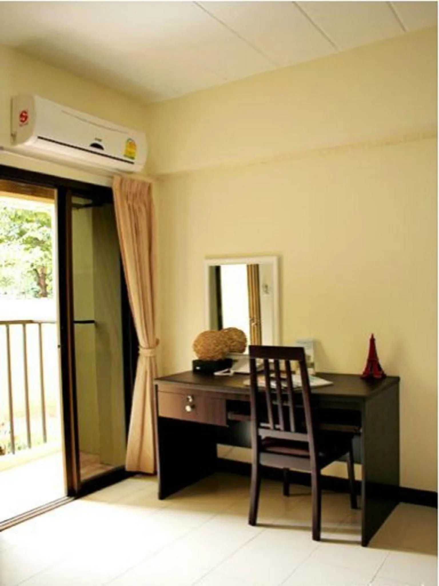 Photo of the whole room in The European Place