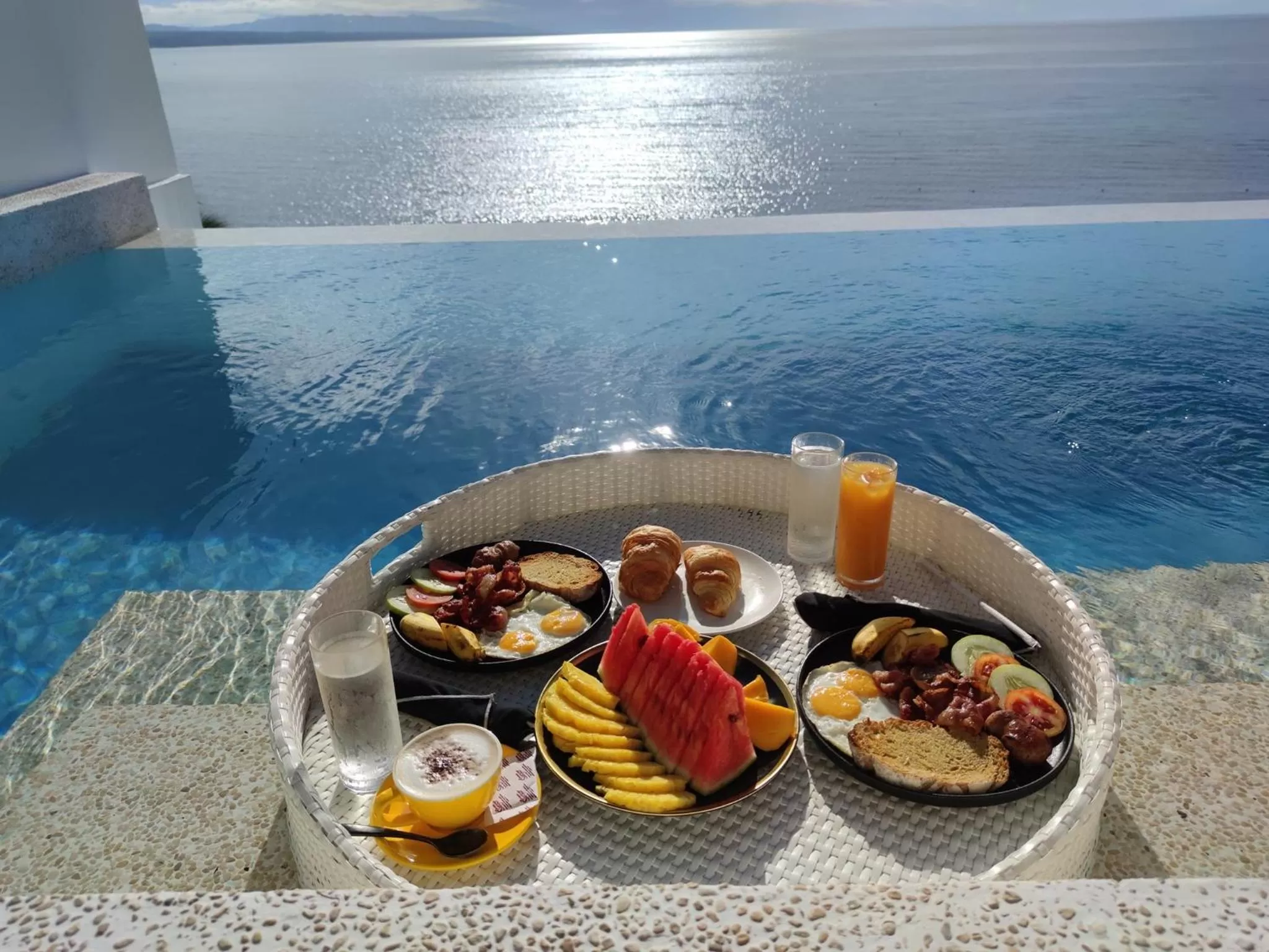 Food and drinks in Epic Suites Bohol ADULTS ONLY