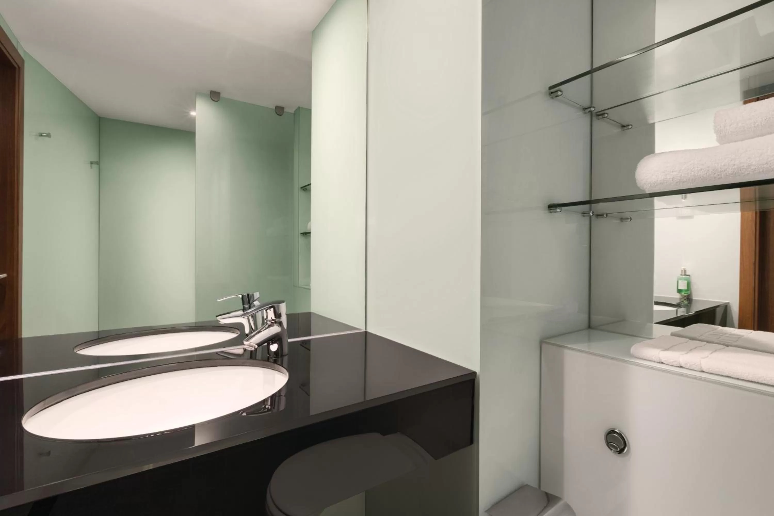 Bathroom in Ramada Encore Leicester City Centre