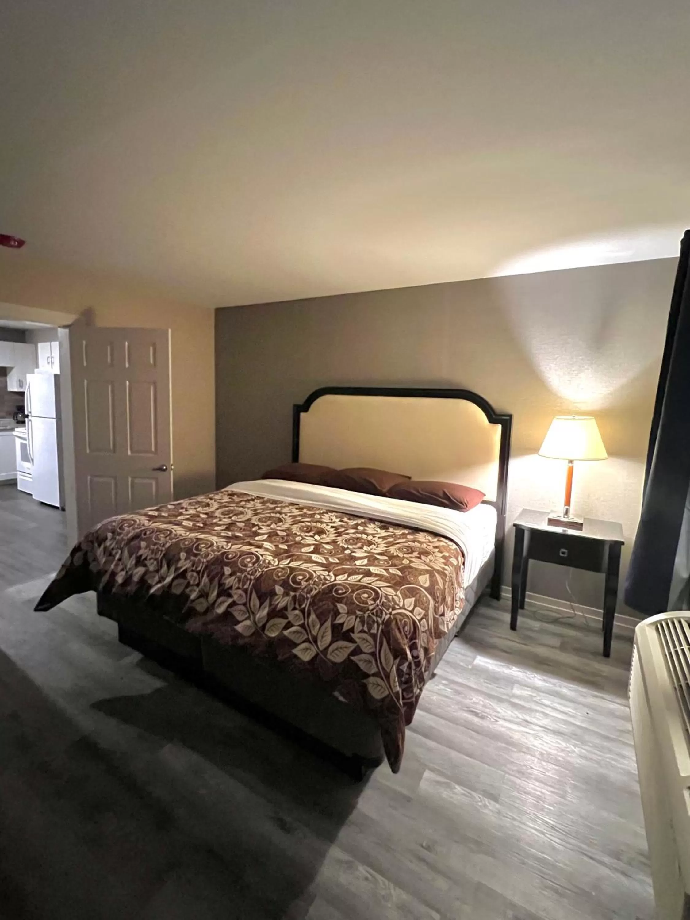 King Room in Big Bird Inn Wawa, SureStay Collection by Best Western