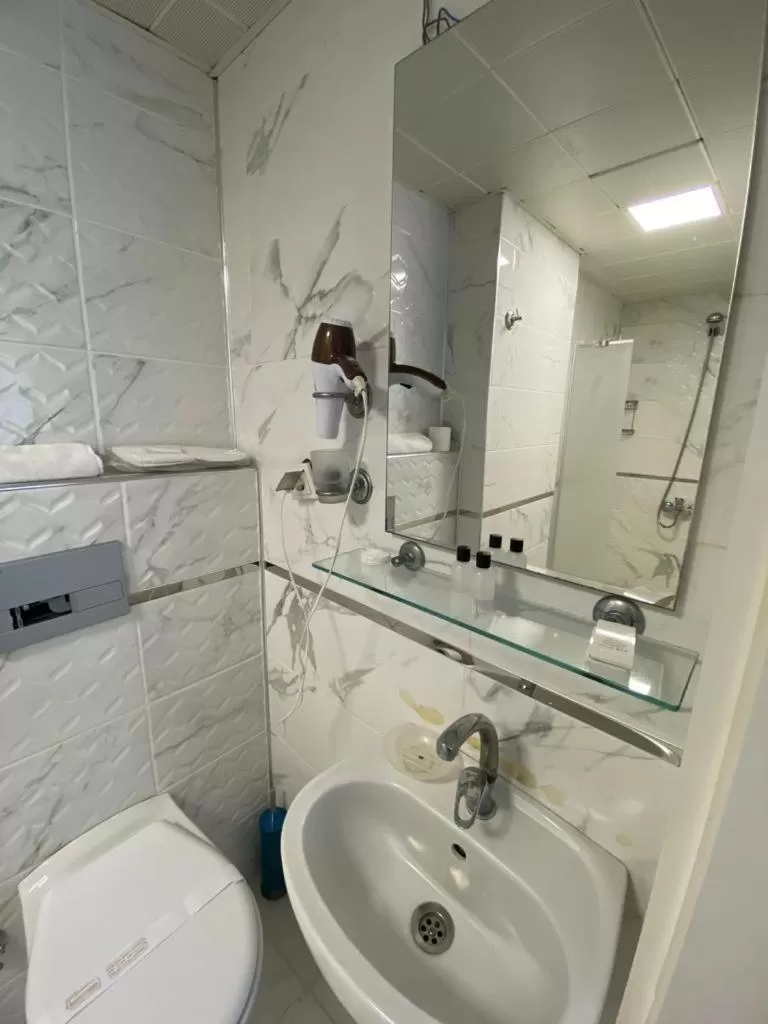 Bathroom in Sakran Hotel