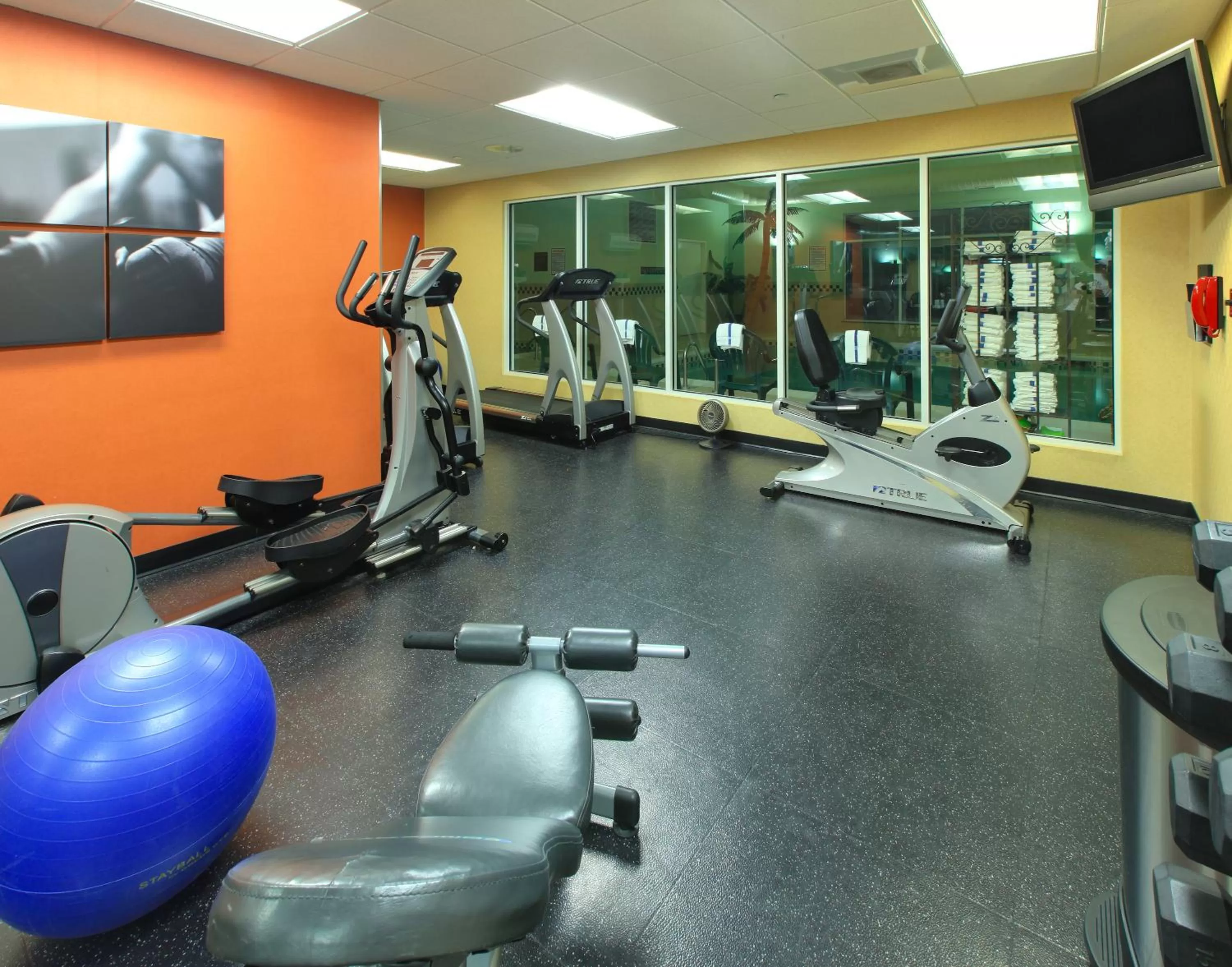 Fitness centre/facilities in Country Inn & Suites by Radisson, Bentonville South - Rogers, AR