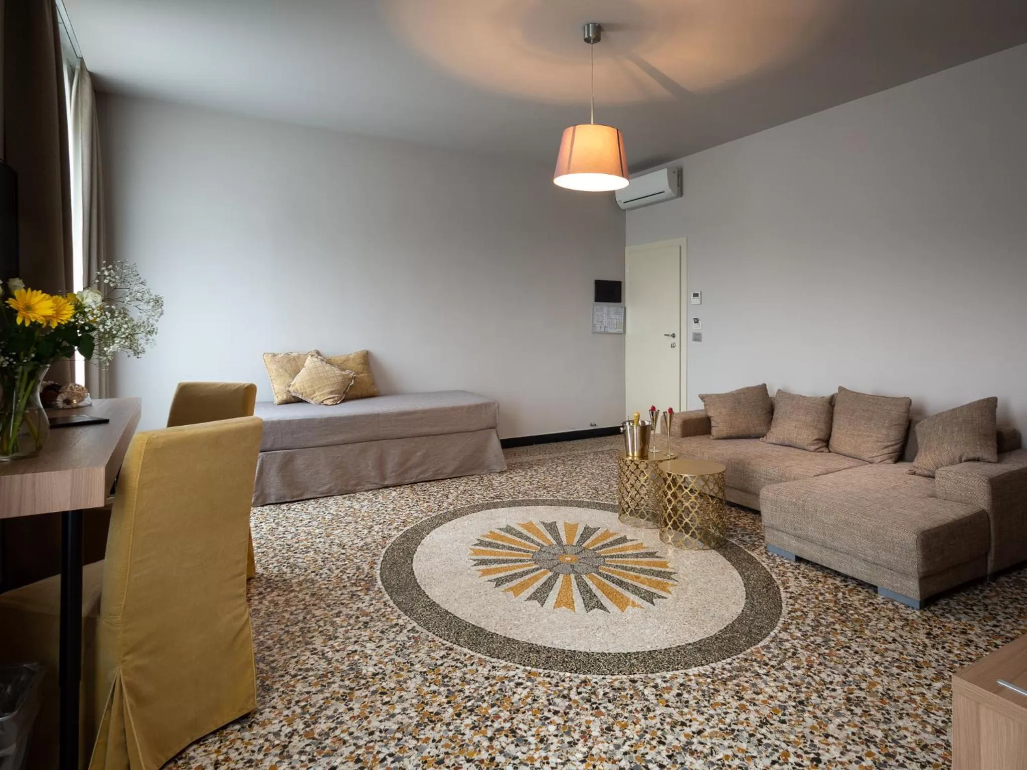 Living room, Bed in HNN Luxury Suites