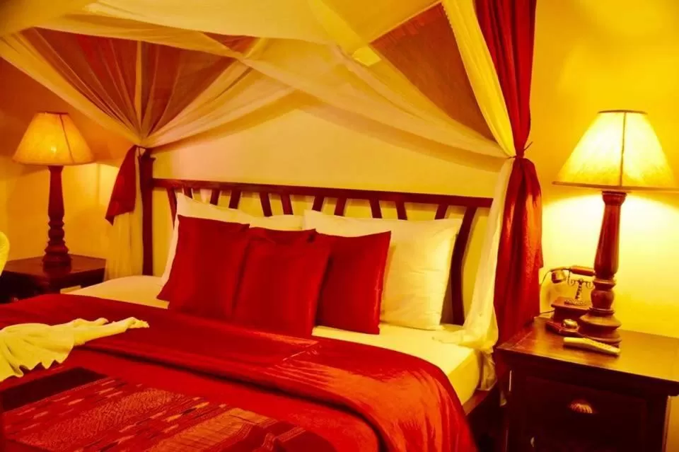 Bed in Tri Yaan Na Ros Colonial House