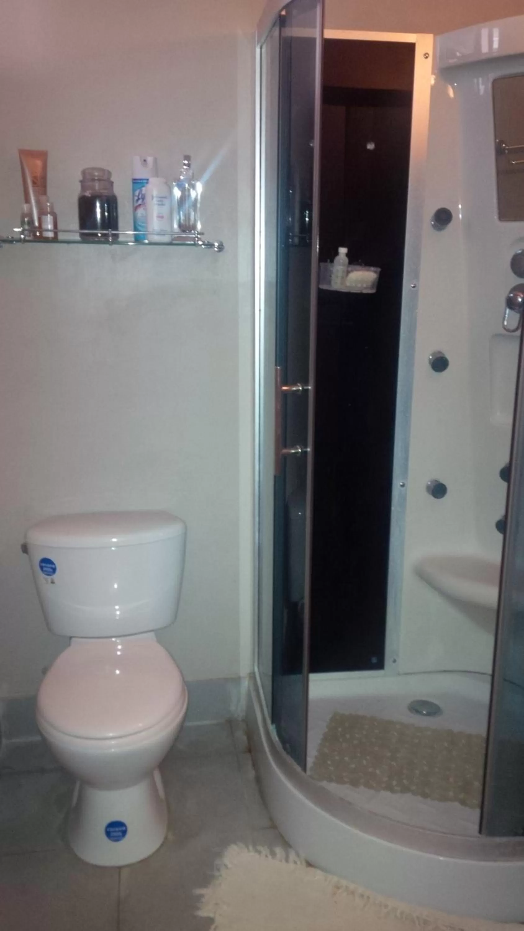 Photo of the whole room in Seacastles by the beach/pool