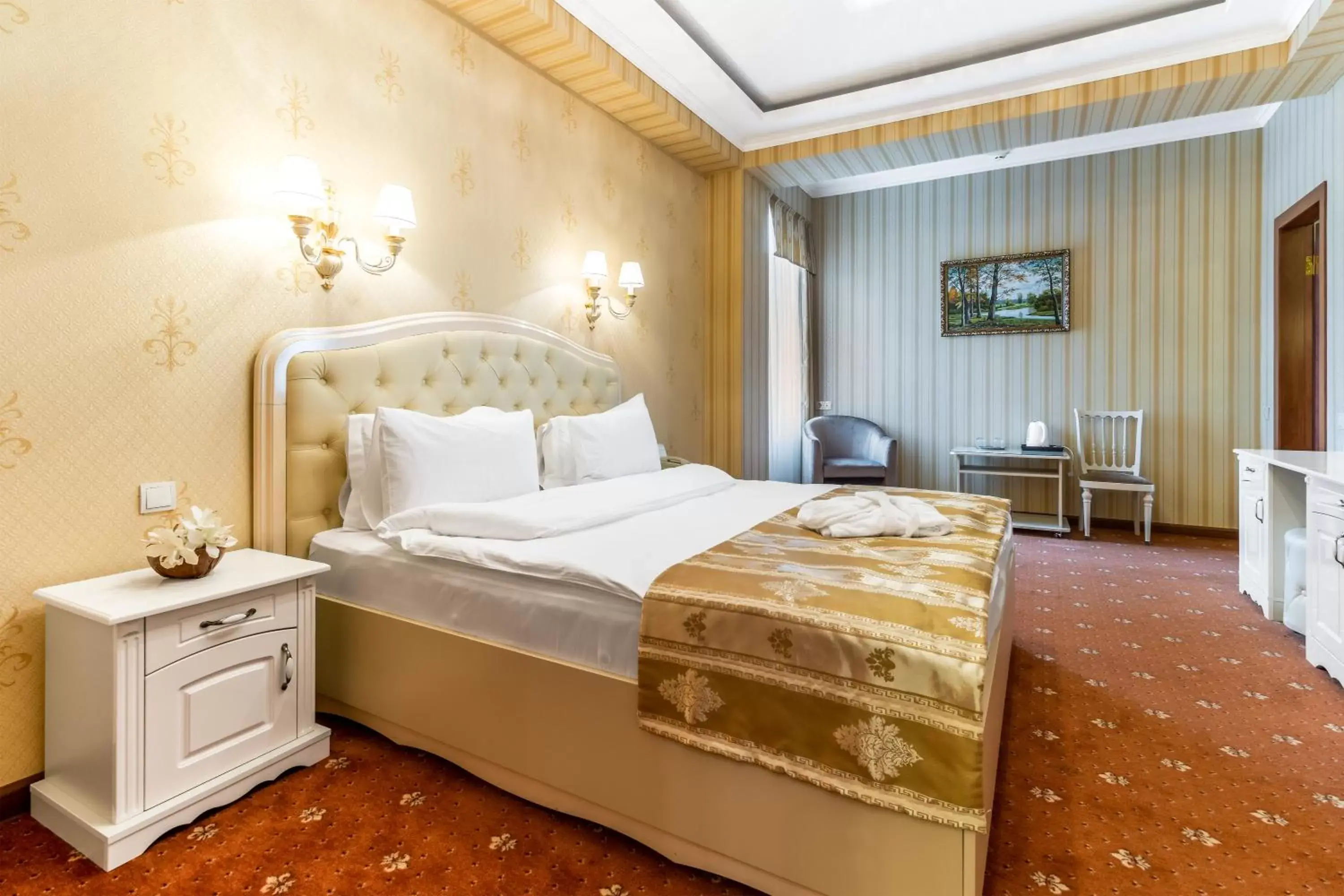 Deluxe Queen Suite - single occupancy in Regency Hotel Deluxe Queen Suite - single occupancy in Regency Hotel