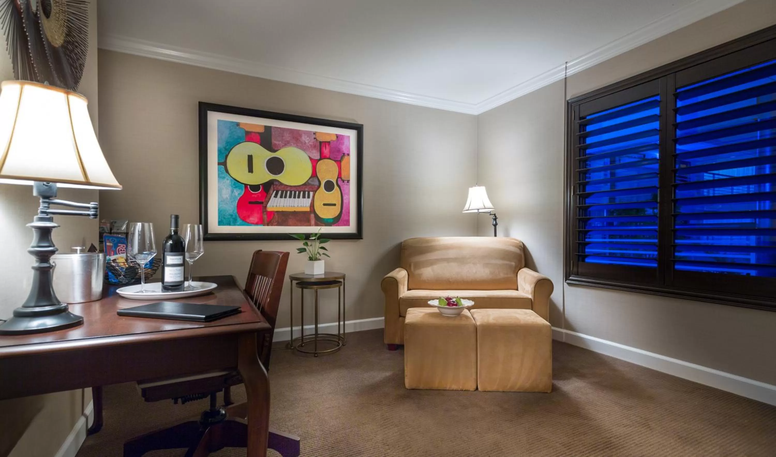 Living room in Cupertino Hotel