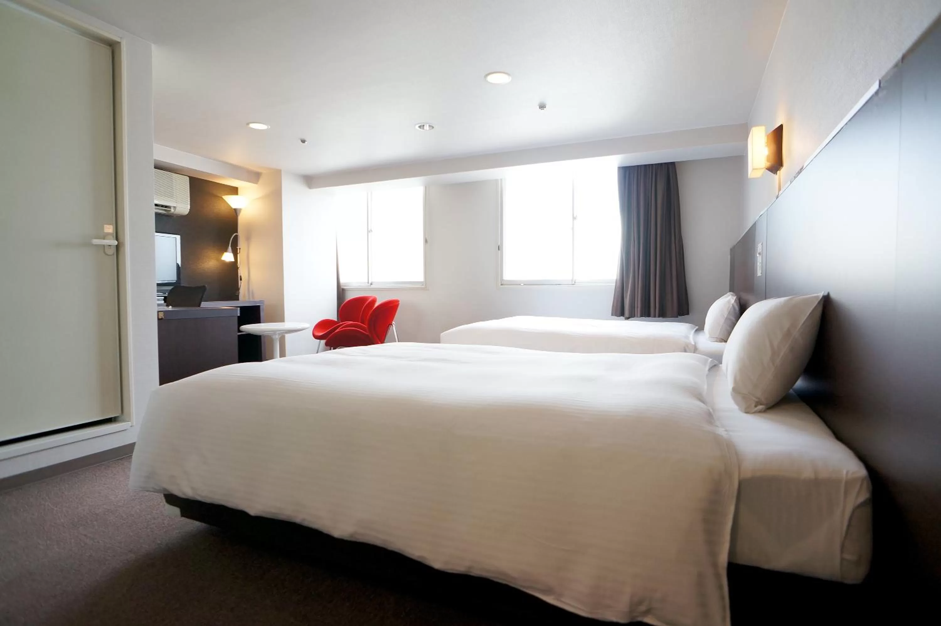 Shower, Bed in Green Rich Hotel Kagoshima Tenmonkan