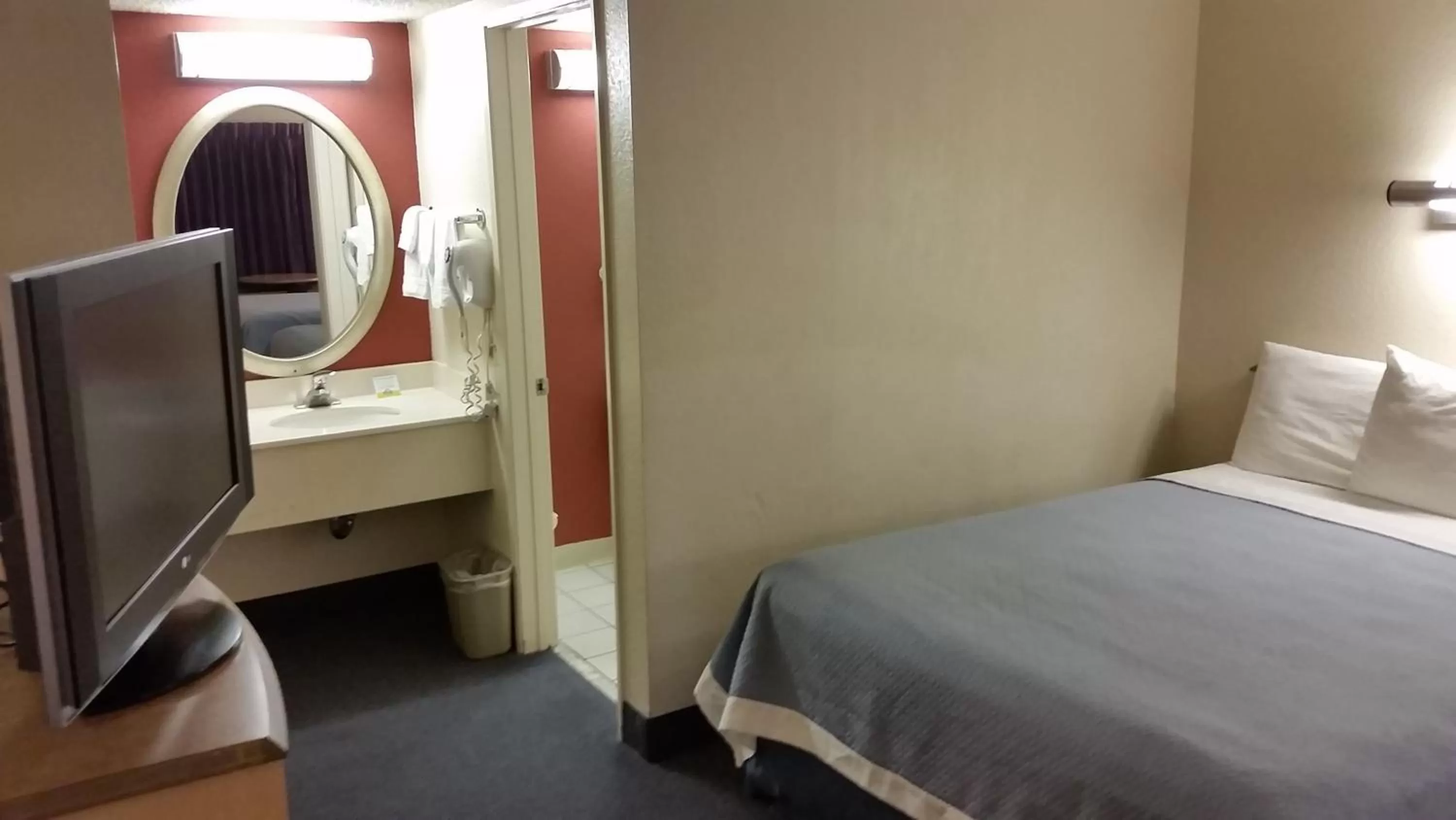 Photo of the whole room, Bed in Days Inn by Wyndham Buena Park Anaheim