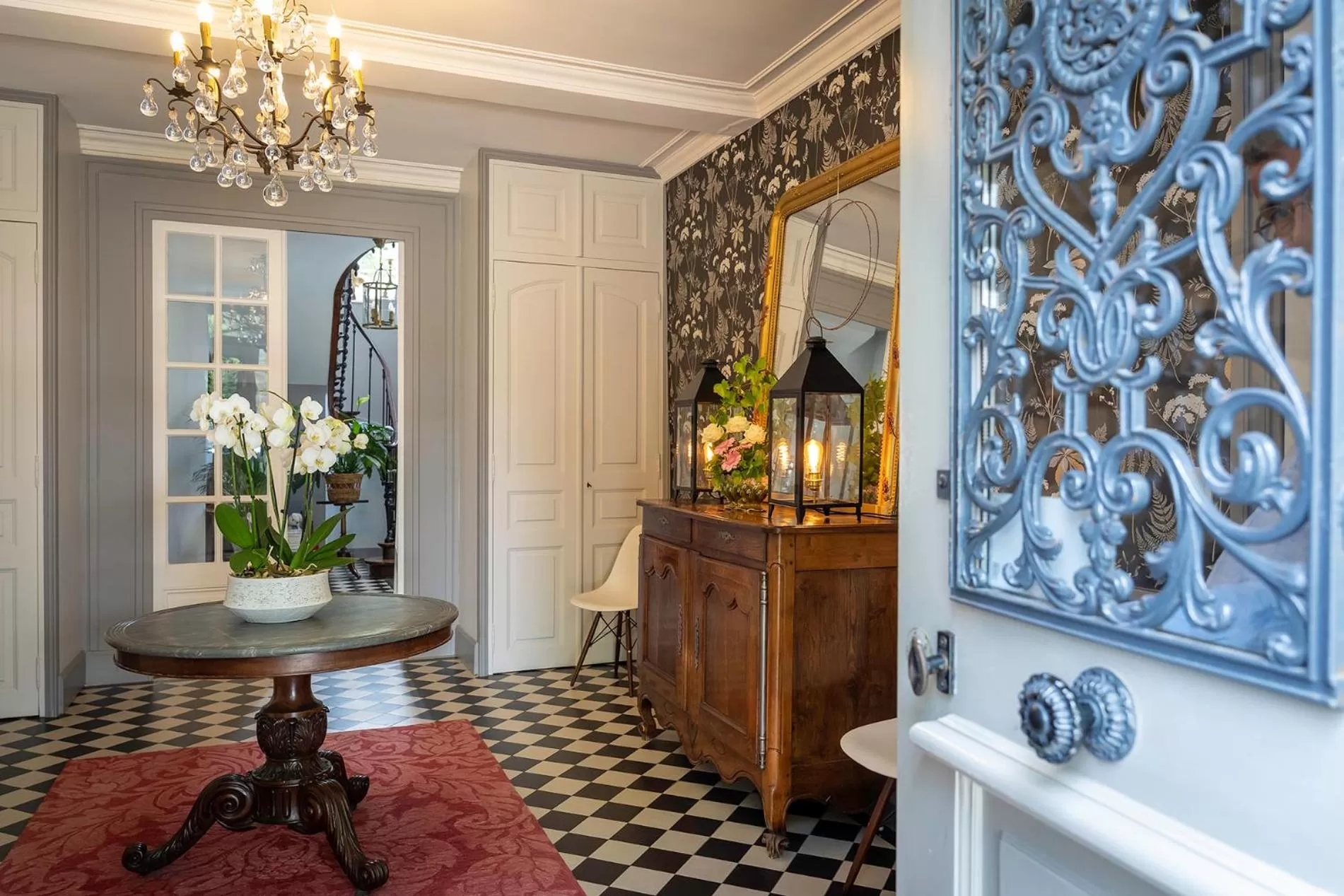 Lobby or reception in Le Petit Matin