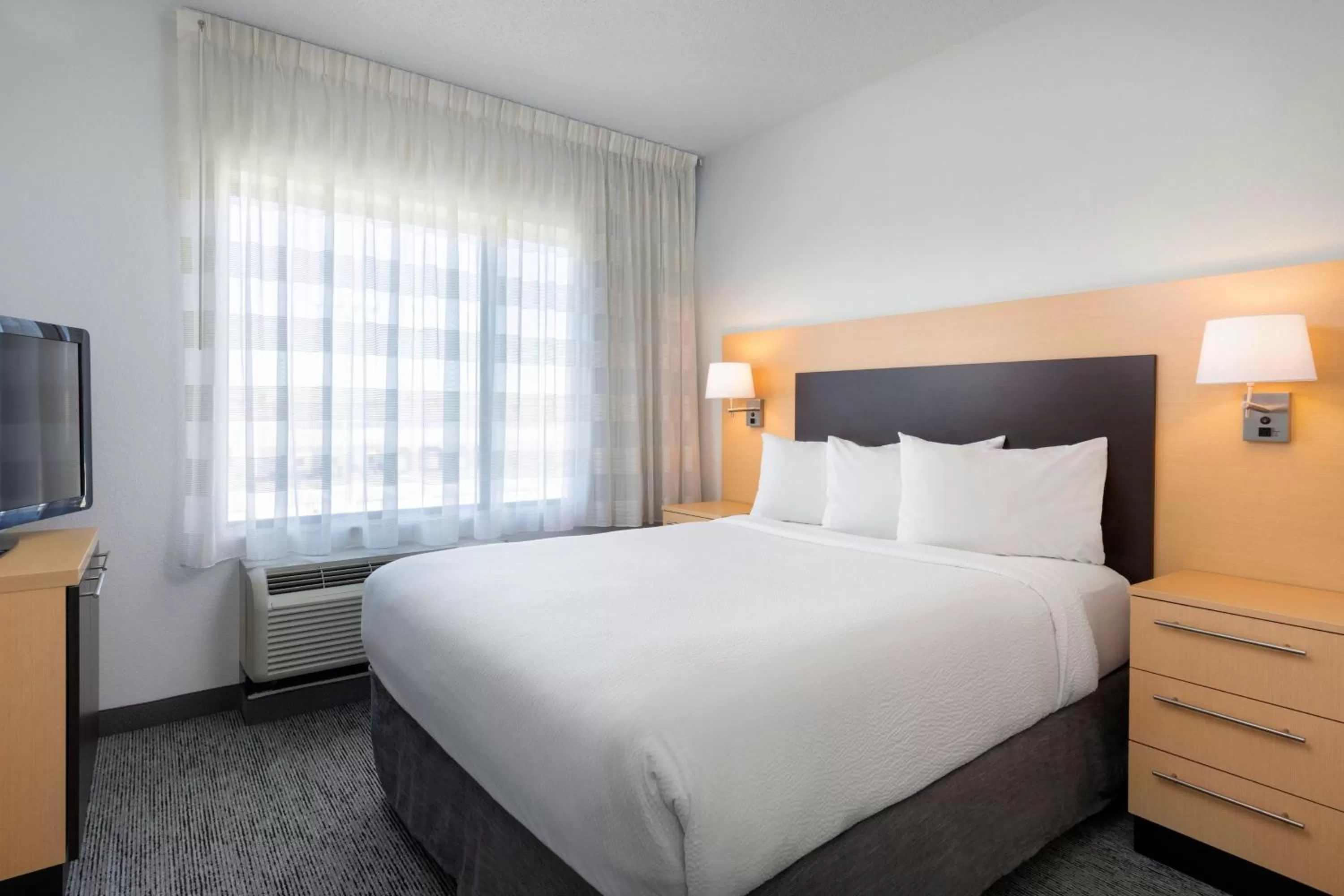Bedroom, Bed in TownePlace Suites by Marriott York