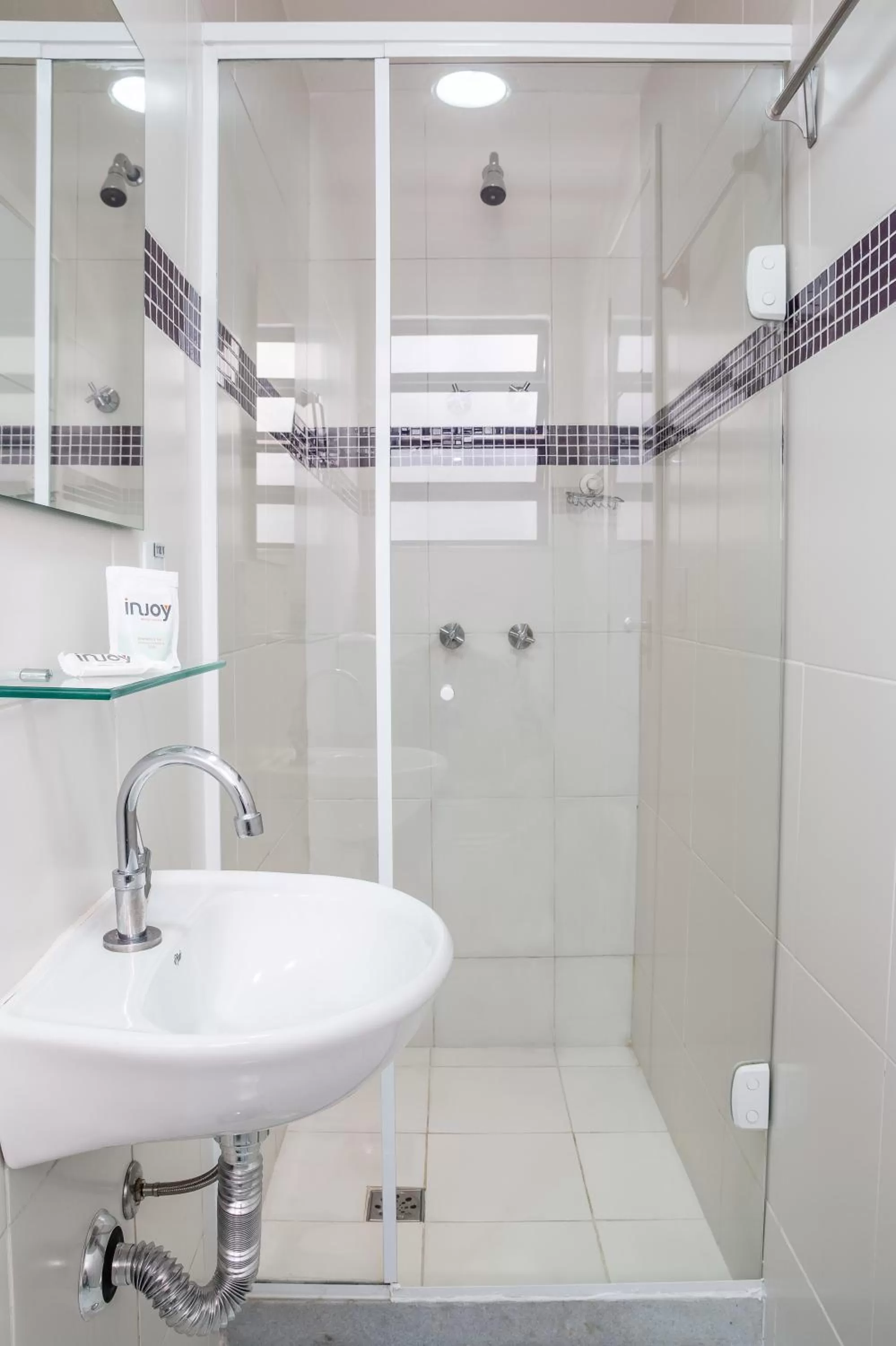 Shower, Bathroom in Injoy Suítes & Aparts