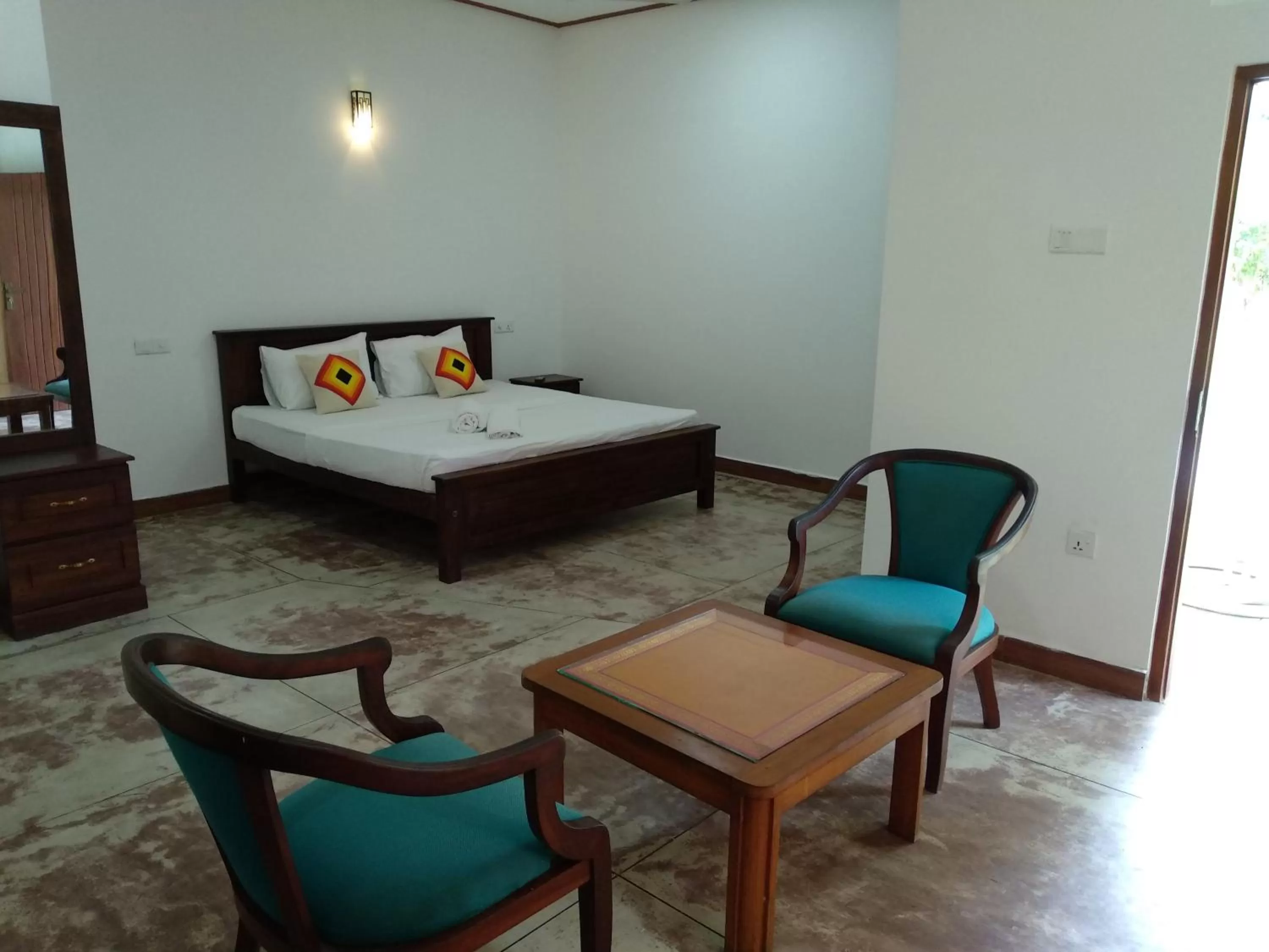Bed in Ocean Gate Negombo