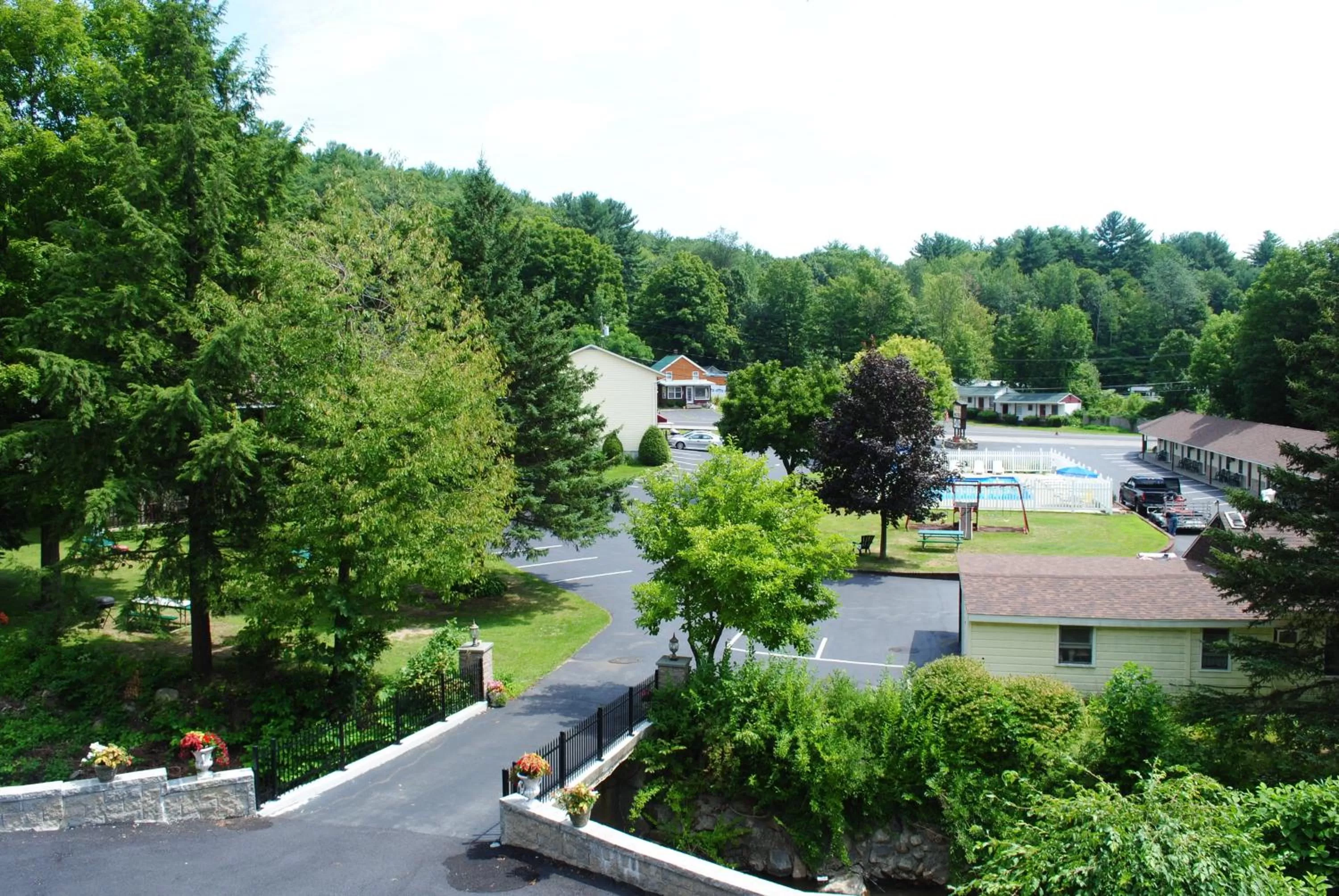 Day in Fran Cove Motel