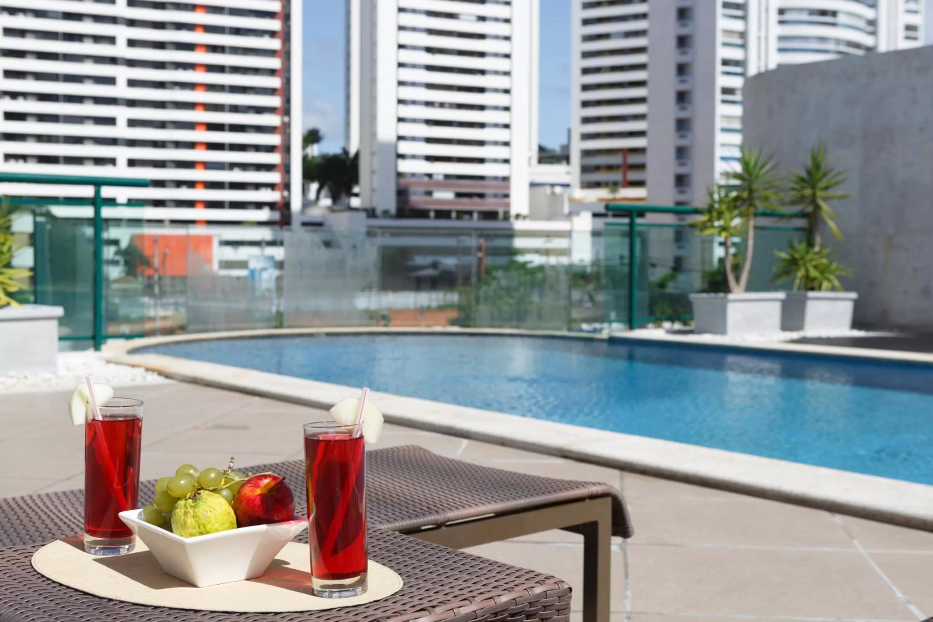 Swimming pool in Mercure Salvador Pituba